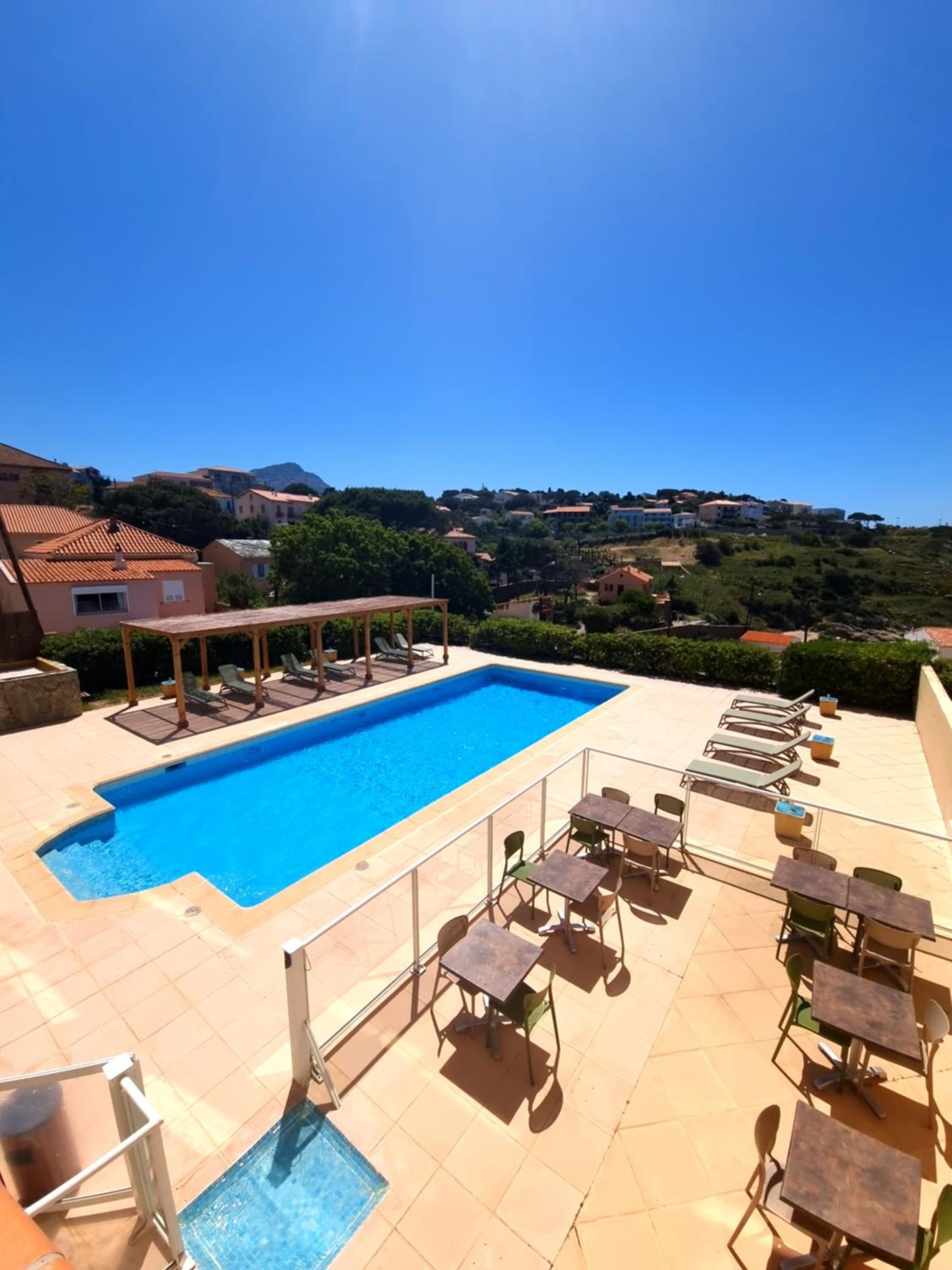 Double Room with Pool View - Photo 2