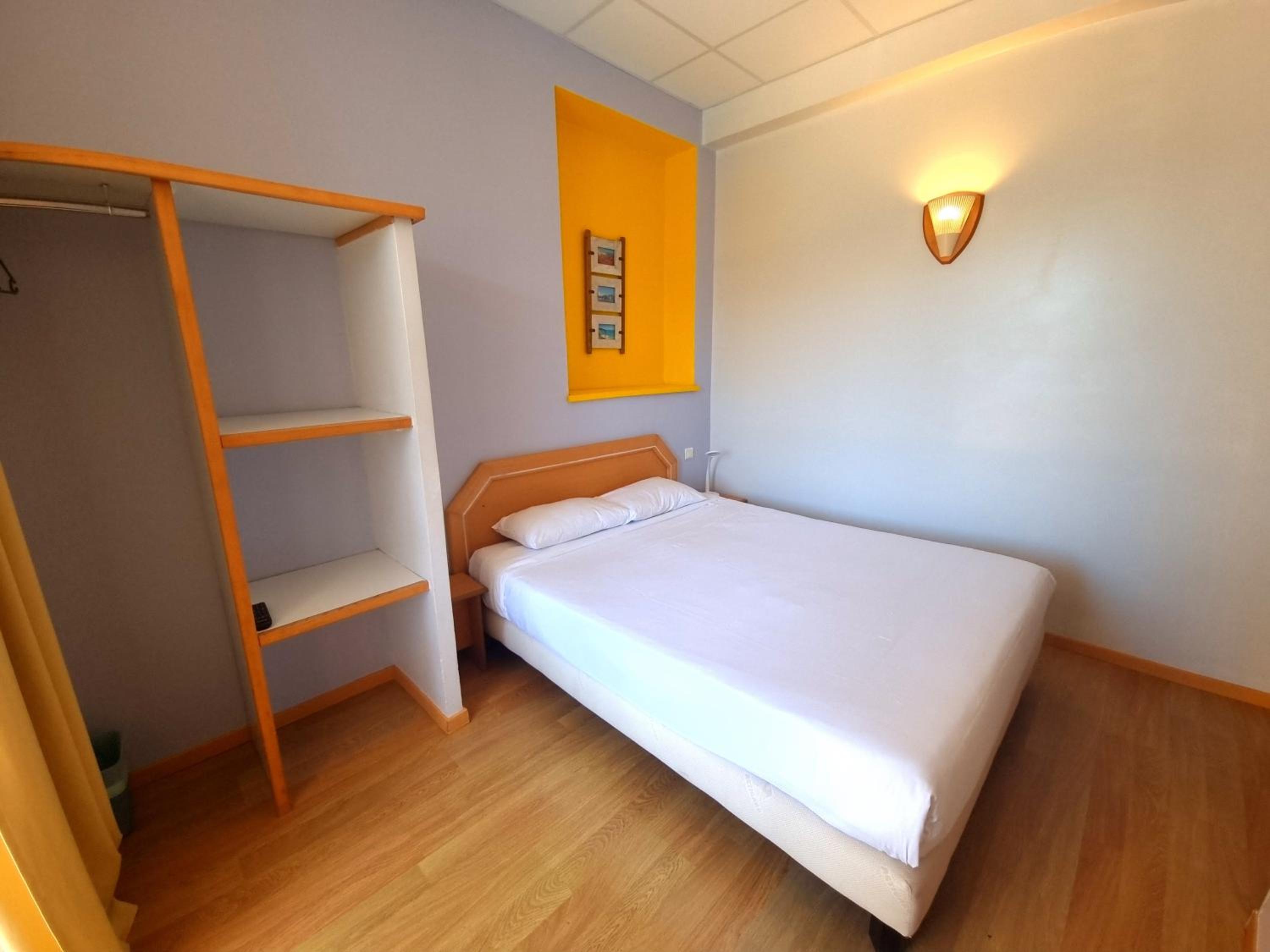 Double Room with Pool View - Photo 1