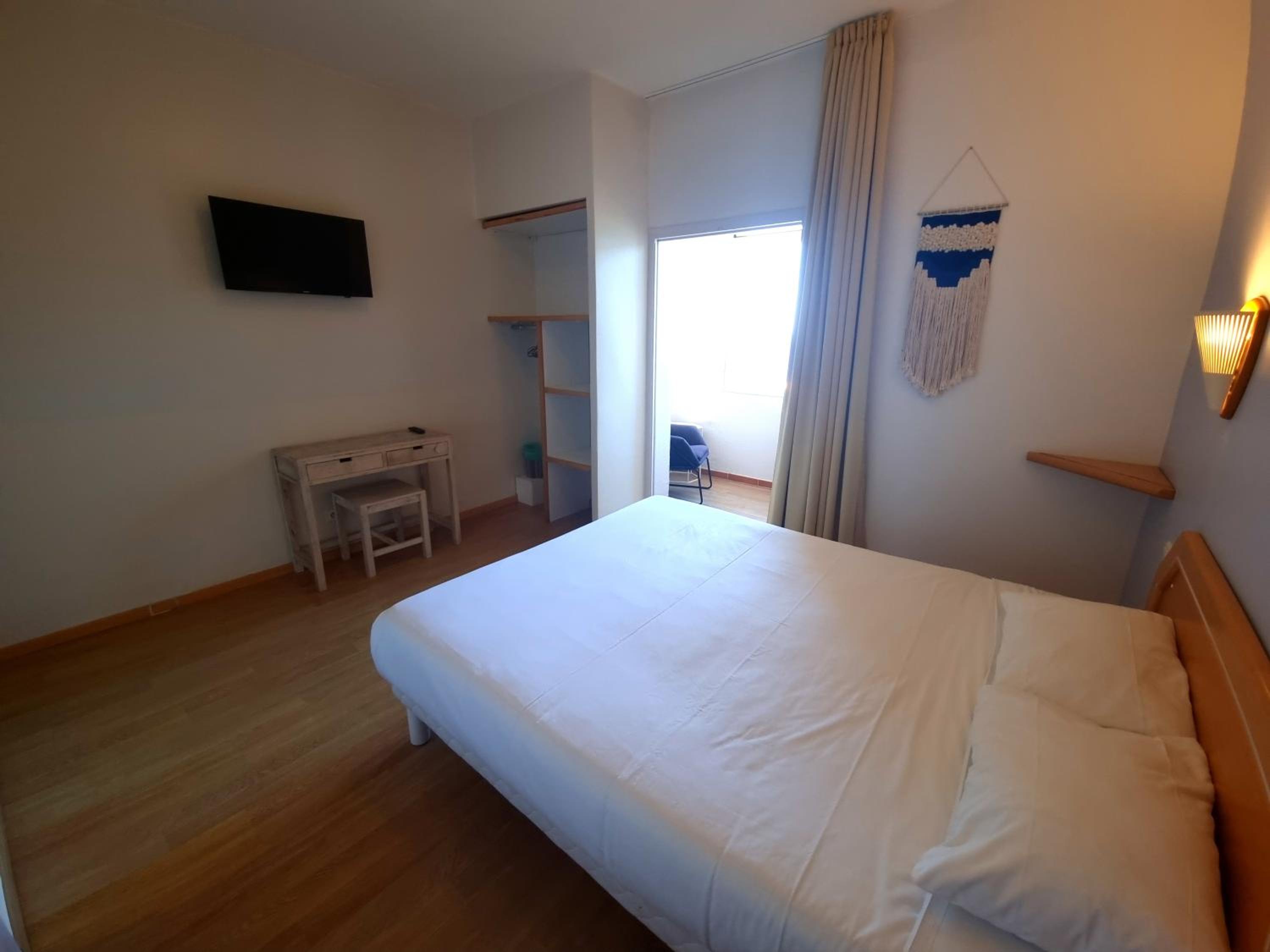 Superior Double Room with Sea View - Photo 5