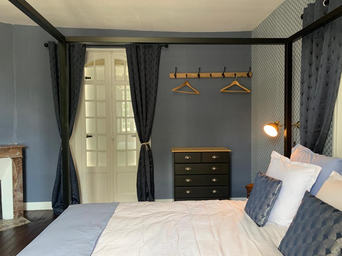 Double Room with Balcony - Photo 3