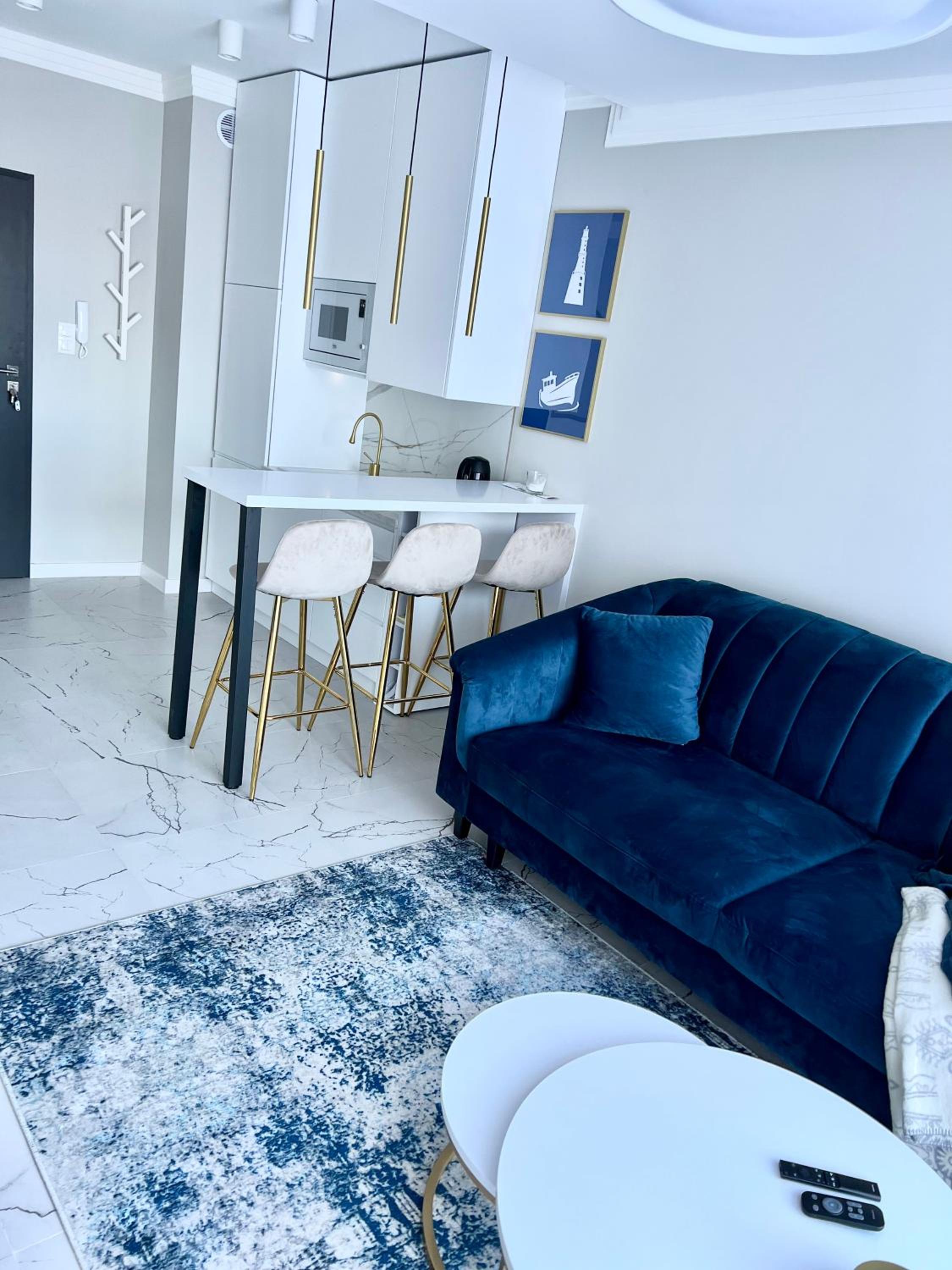 One-Bedroom Apartment photo 2