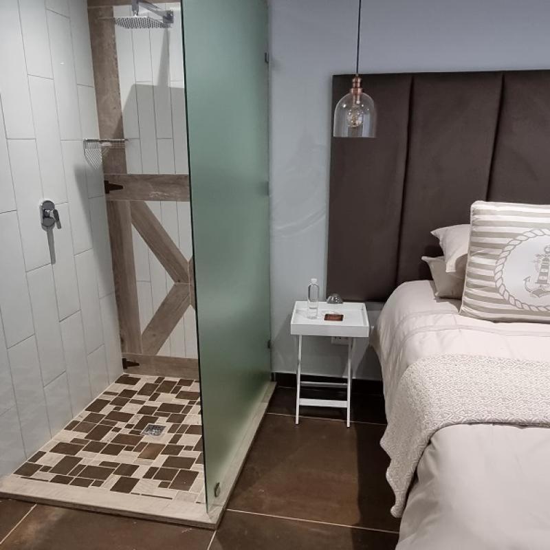 Deluxe Room - Photo 11