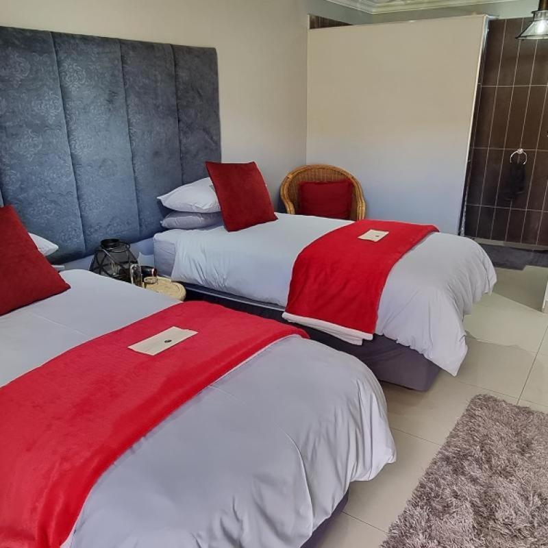 Deluxe Room - Photo 12