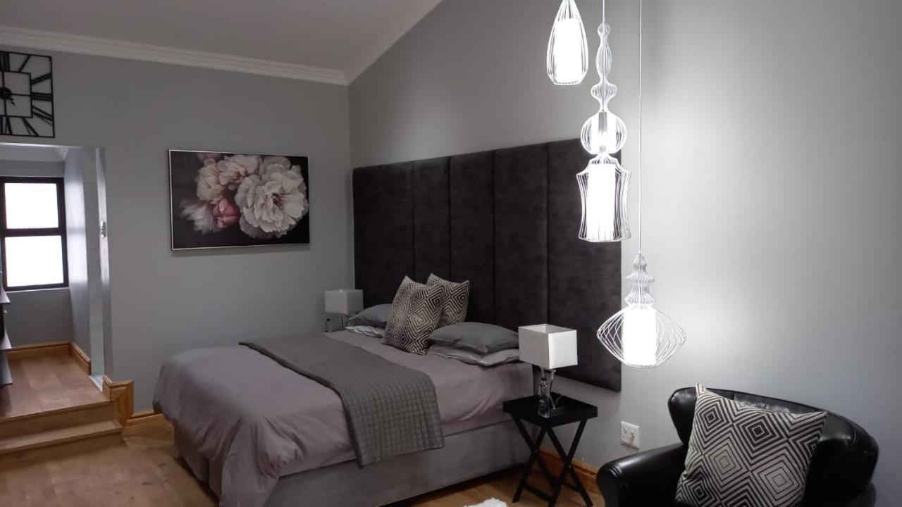 Deluxe Room - Photo 8