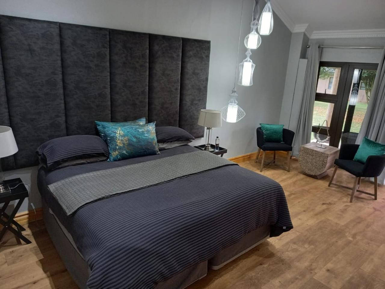 Deluxe Room - Photo 6