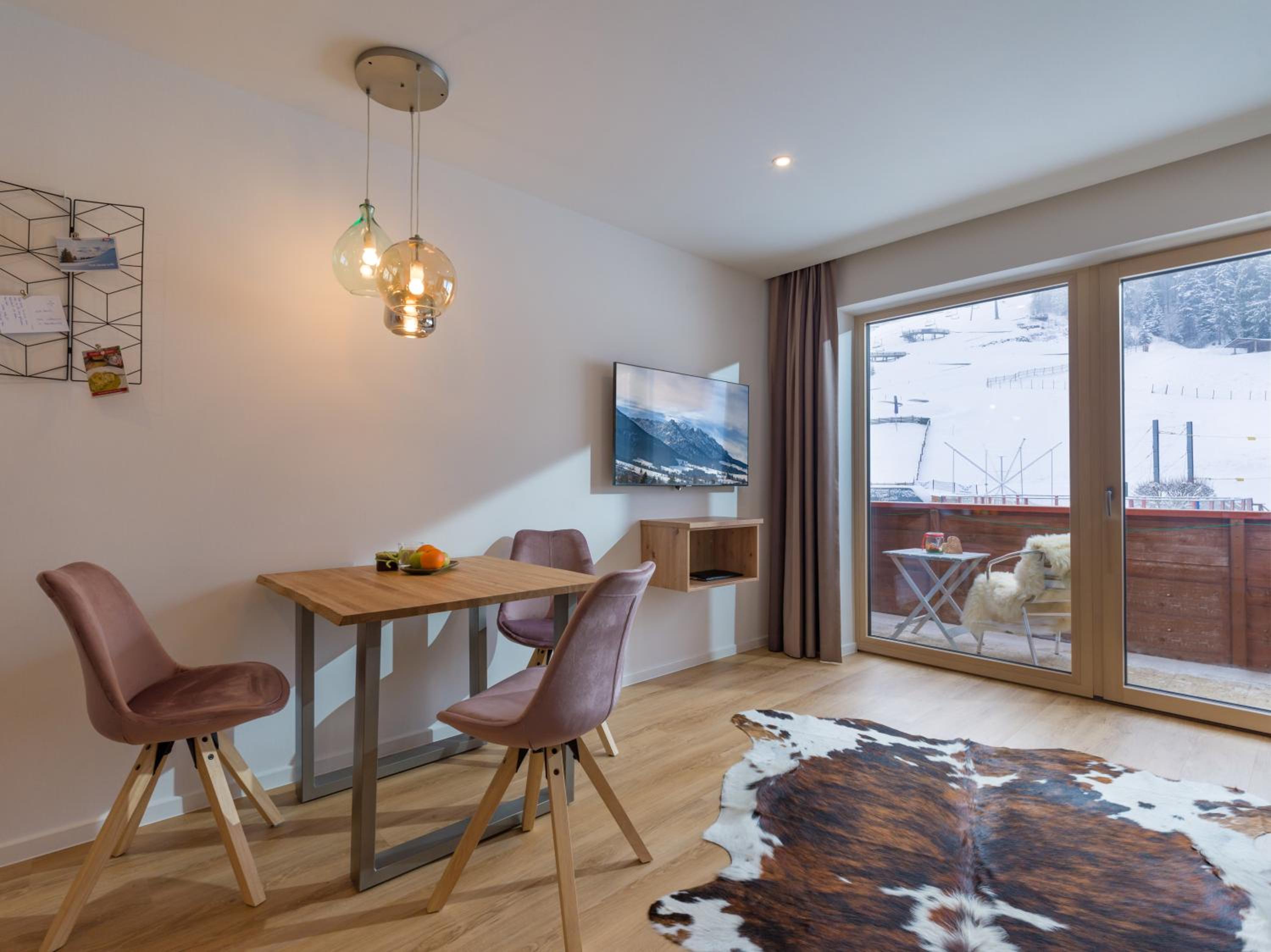 Apartment with Mountain View photo 2