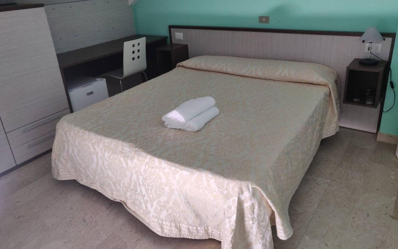Standard Double or Twin Room - Photo 1