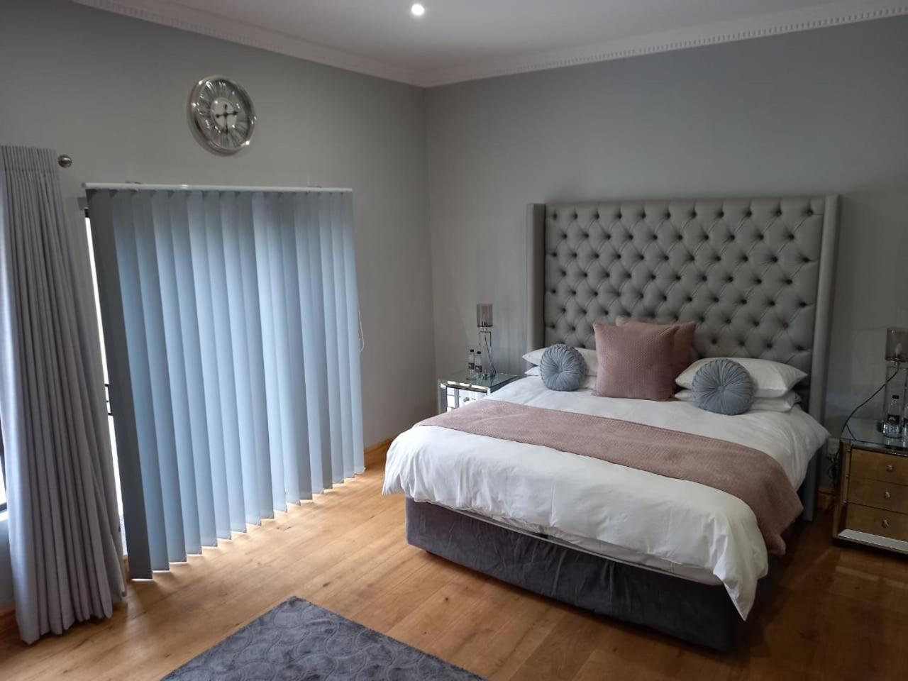 Executive Suite - Photo 13