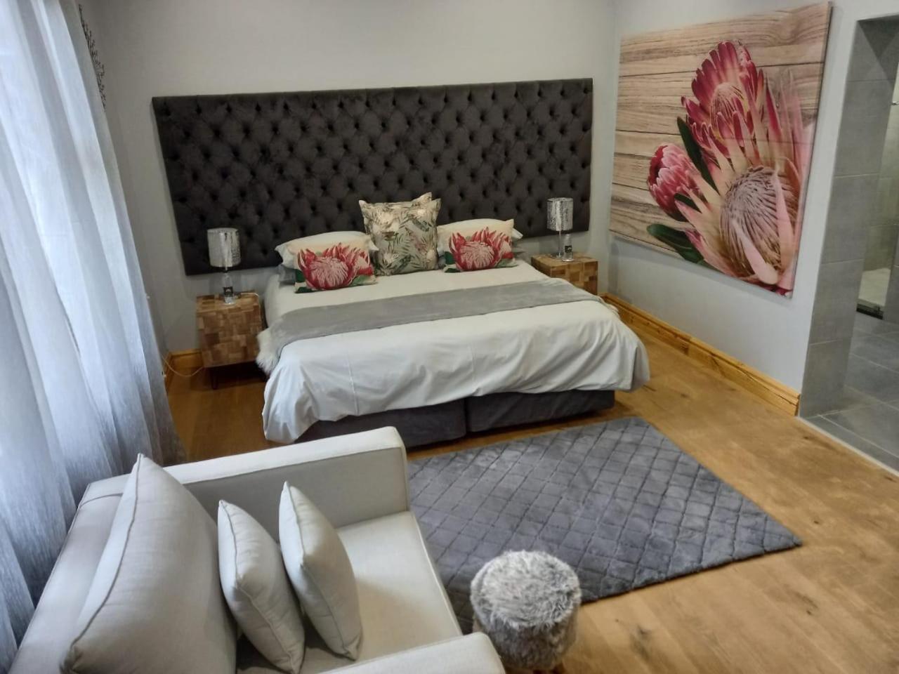 Executive Suite - Photo 4