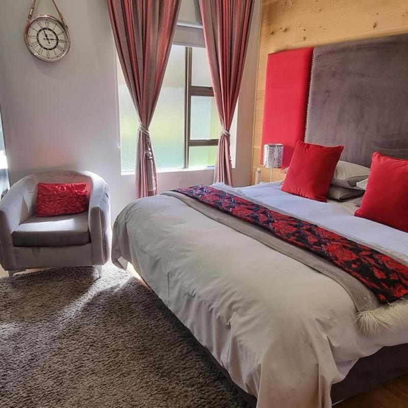 Executive Suite - Photo 9