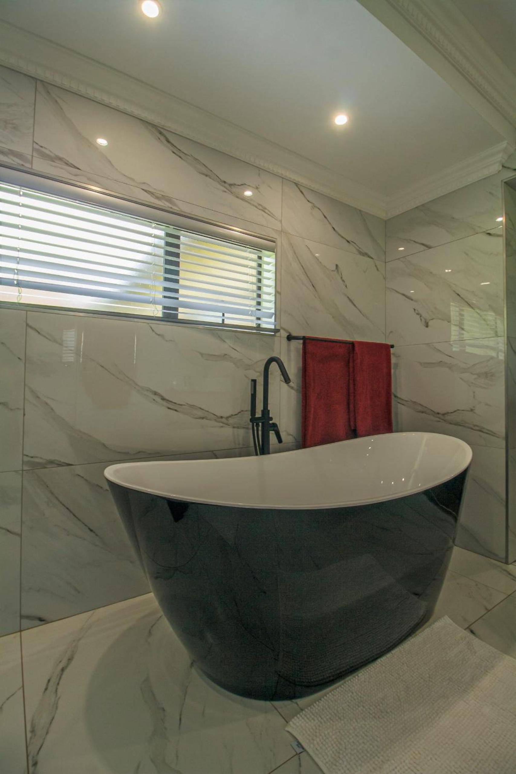 Executive Suite - Photo 5