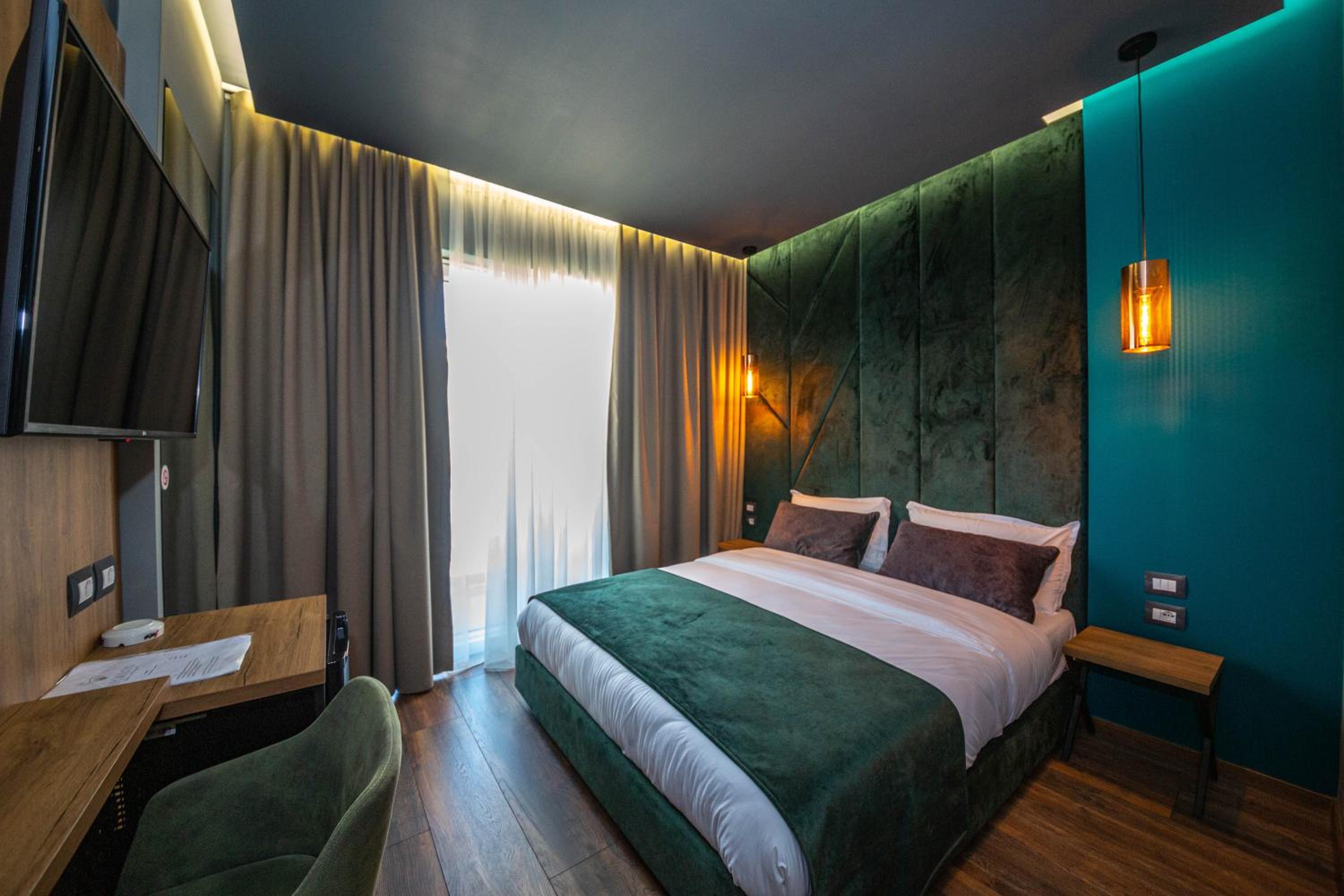 Deluxe Double Room with Side Sea View
