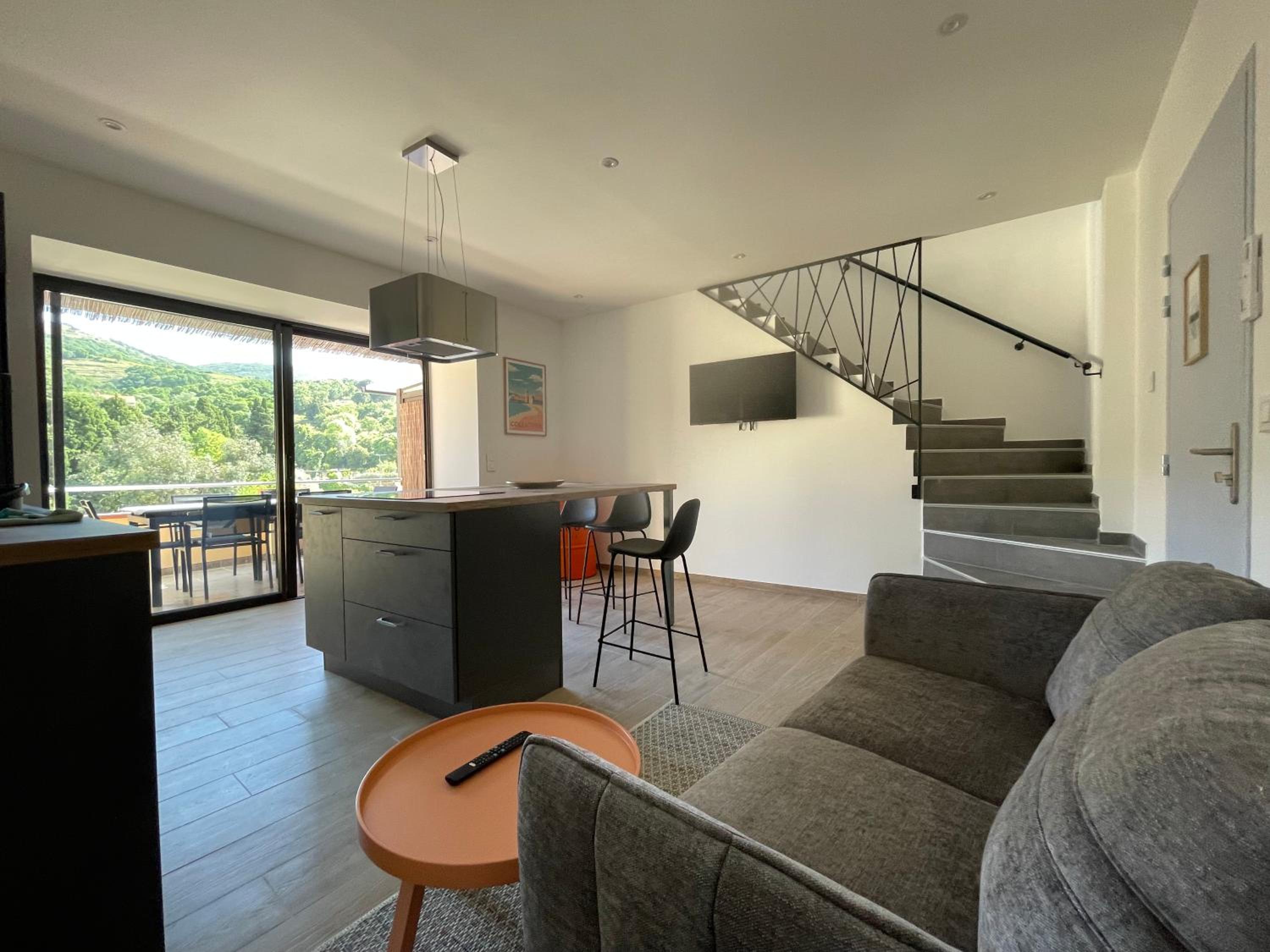 Apartment - Split Level photo 2