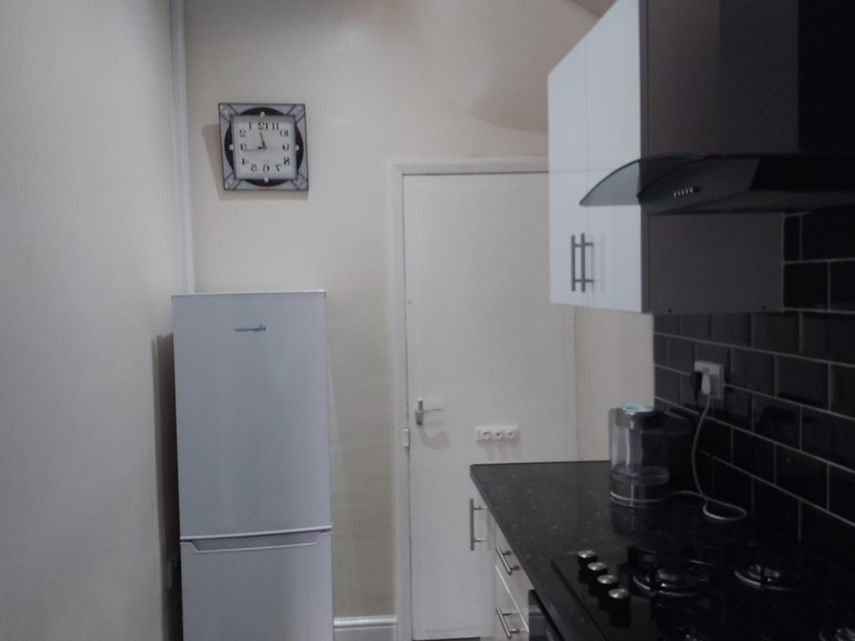 Two-Bedroom House - Photo 21