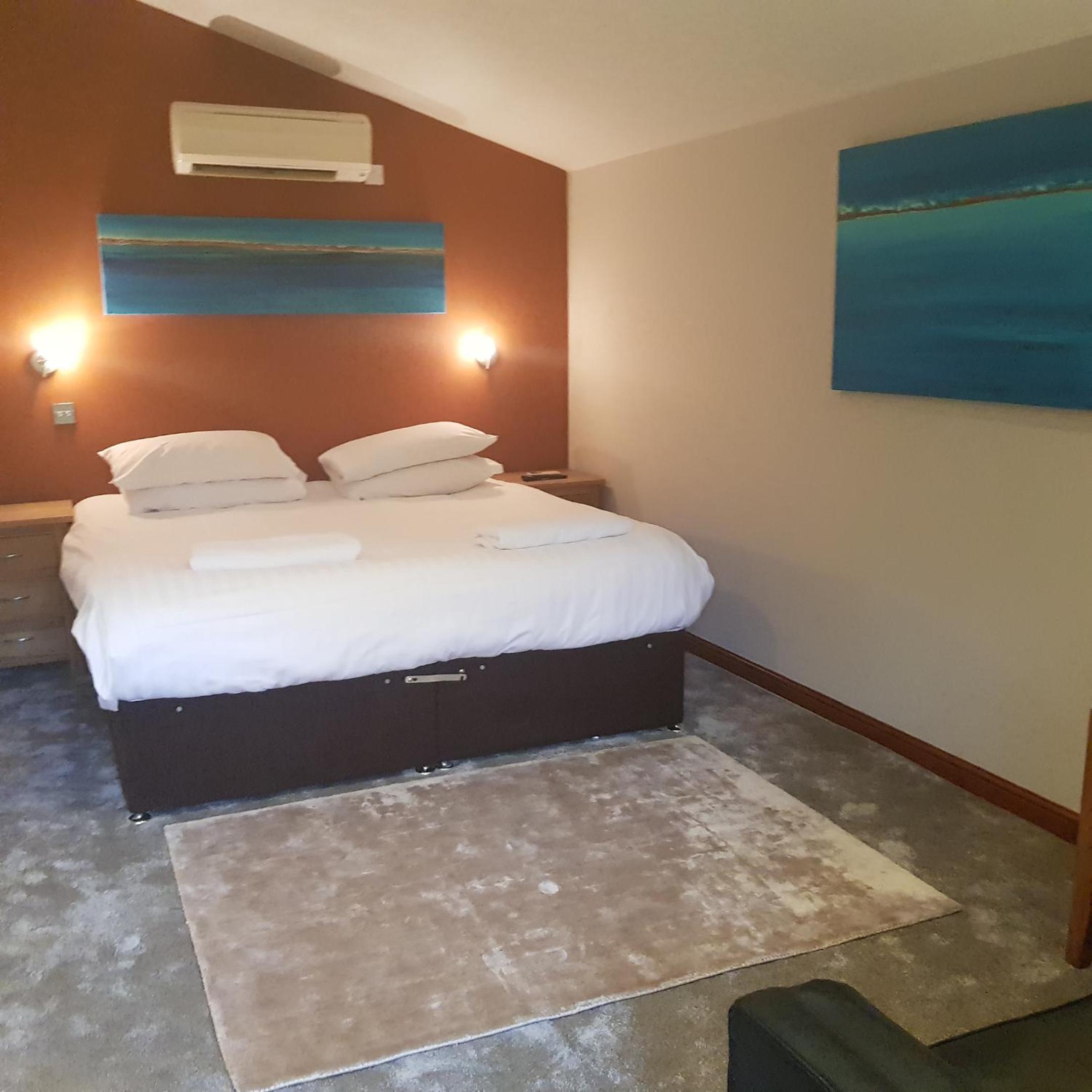 Log Cabin Accessible Twin Room