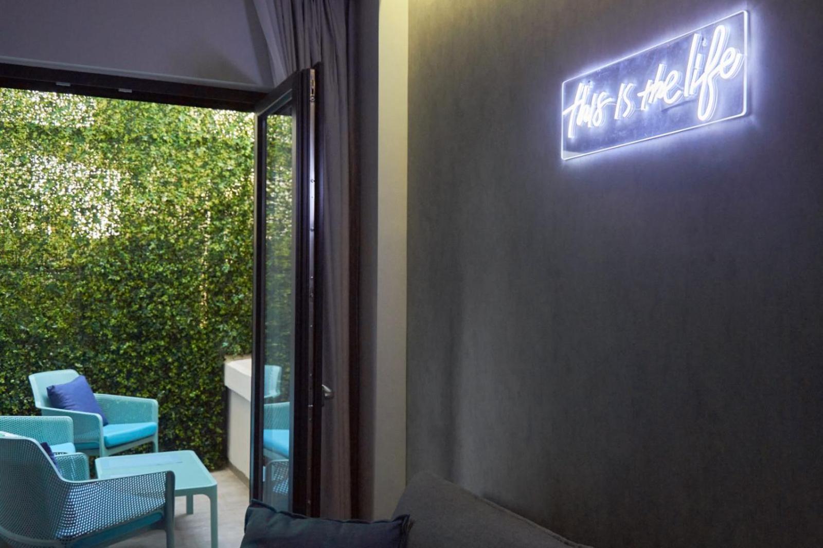 Executive Suite - Photo 10