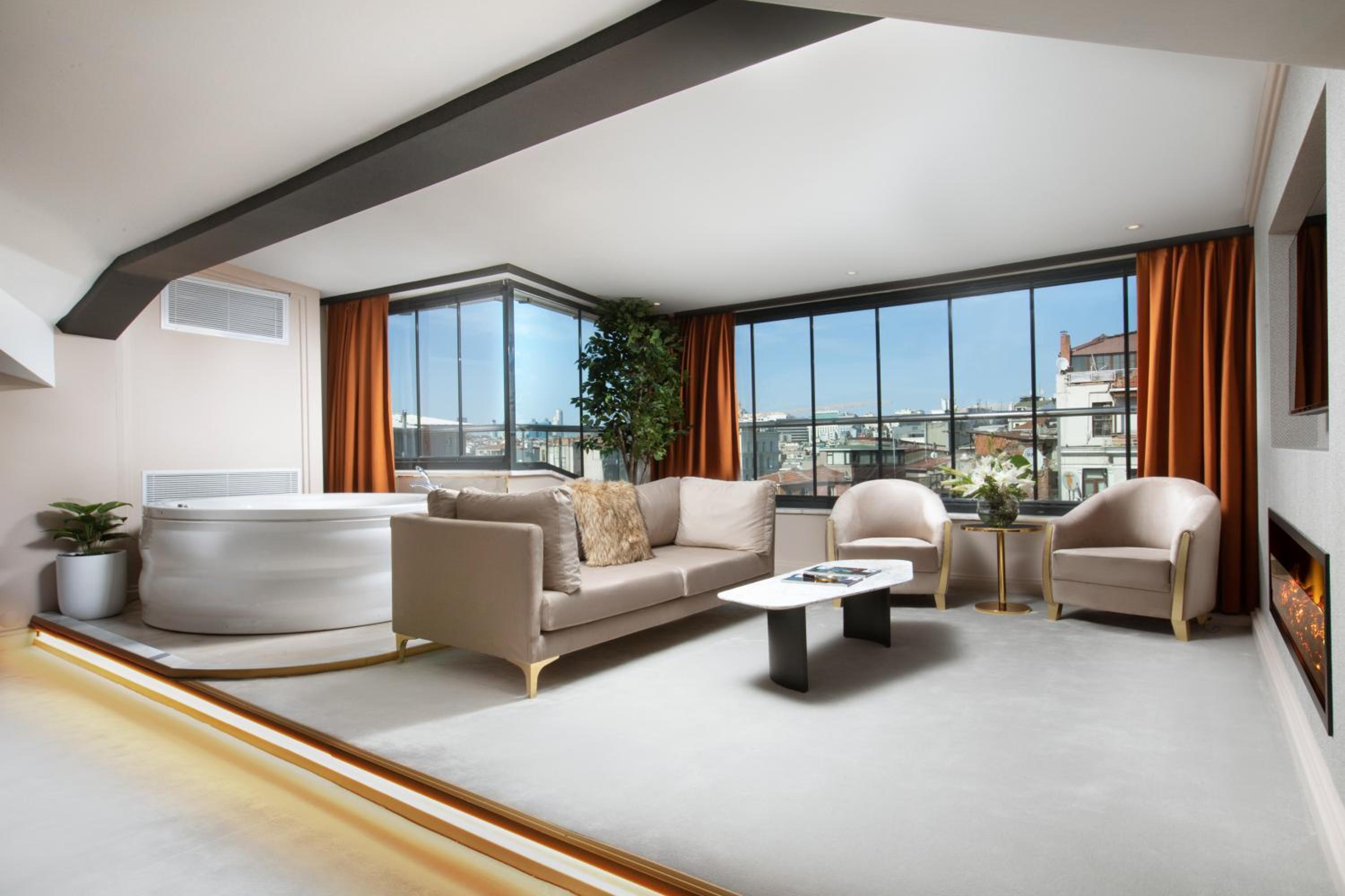 Penthouse Suite with Jaccuzi ~ Fireplace