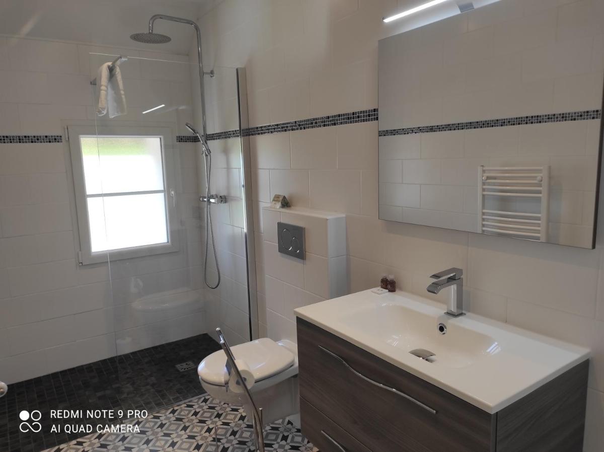 Double or Twin Room with Private Bathroom photo 3
