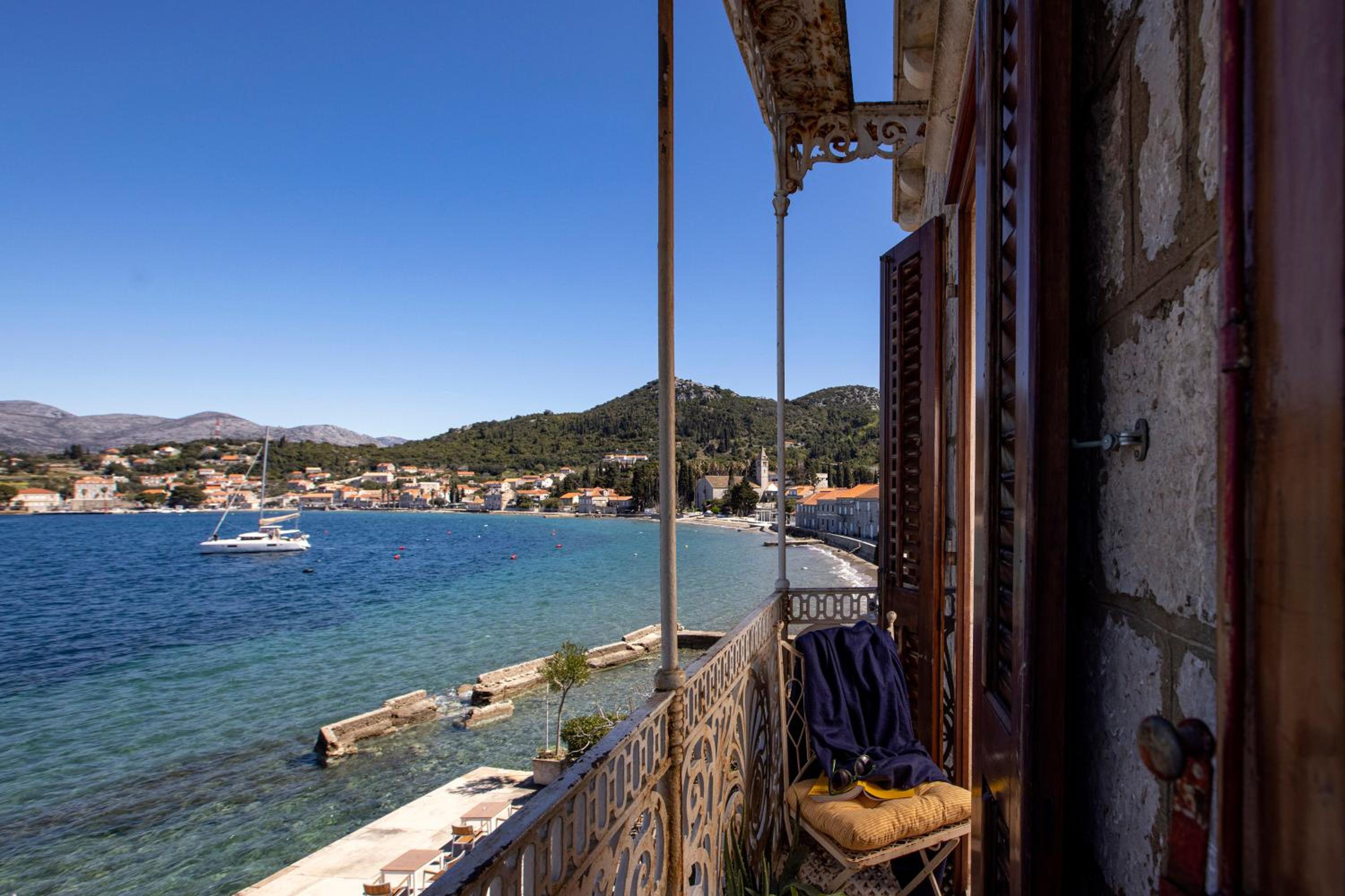 Studio with Balcony photo 3