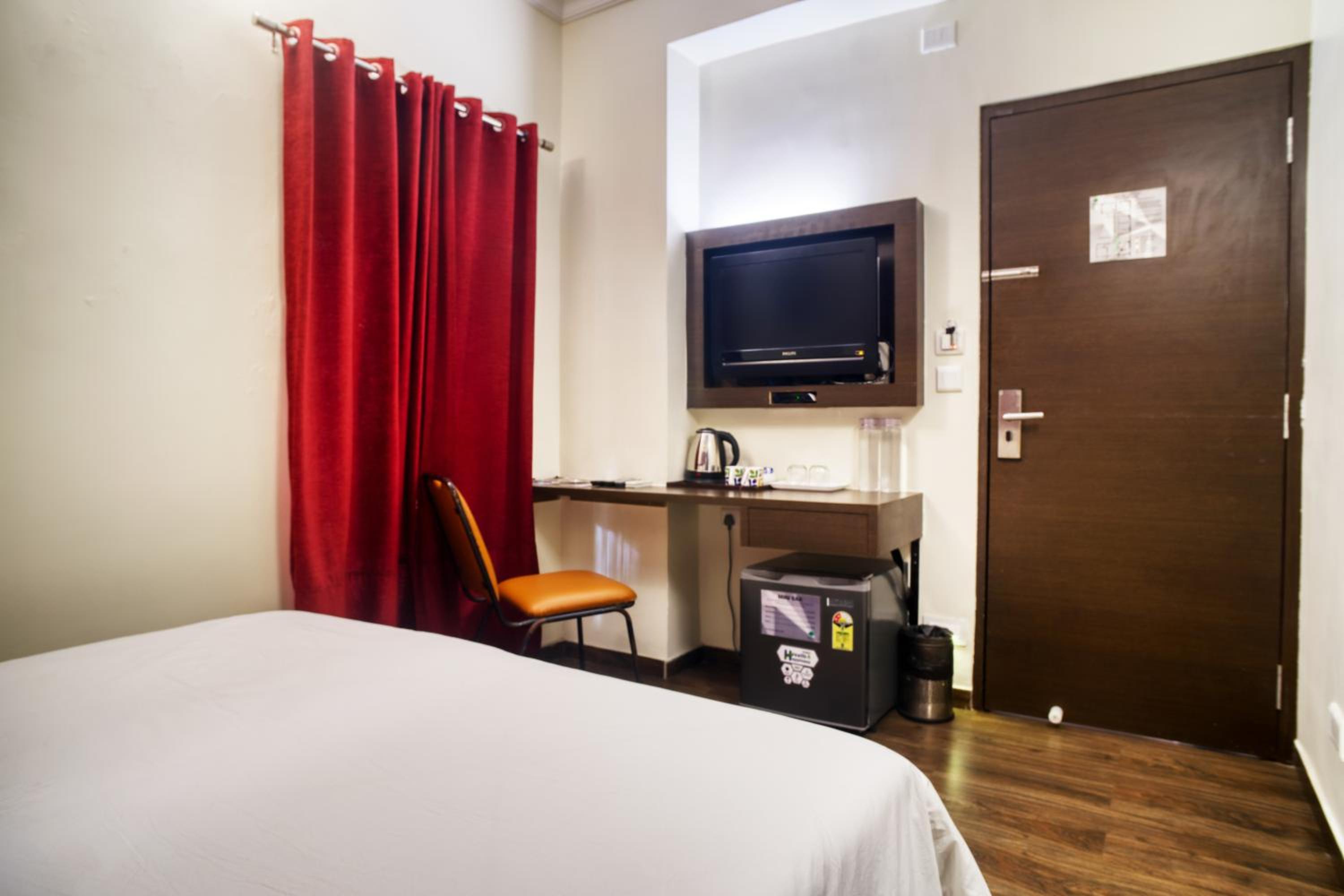 Emerald Room (Separate Building) - Photo 15