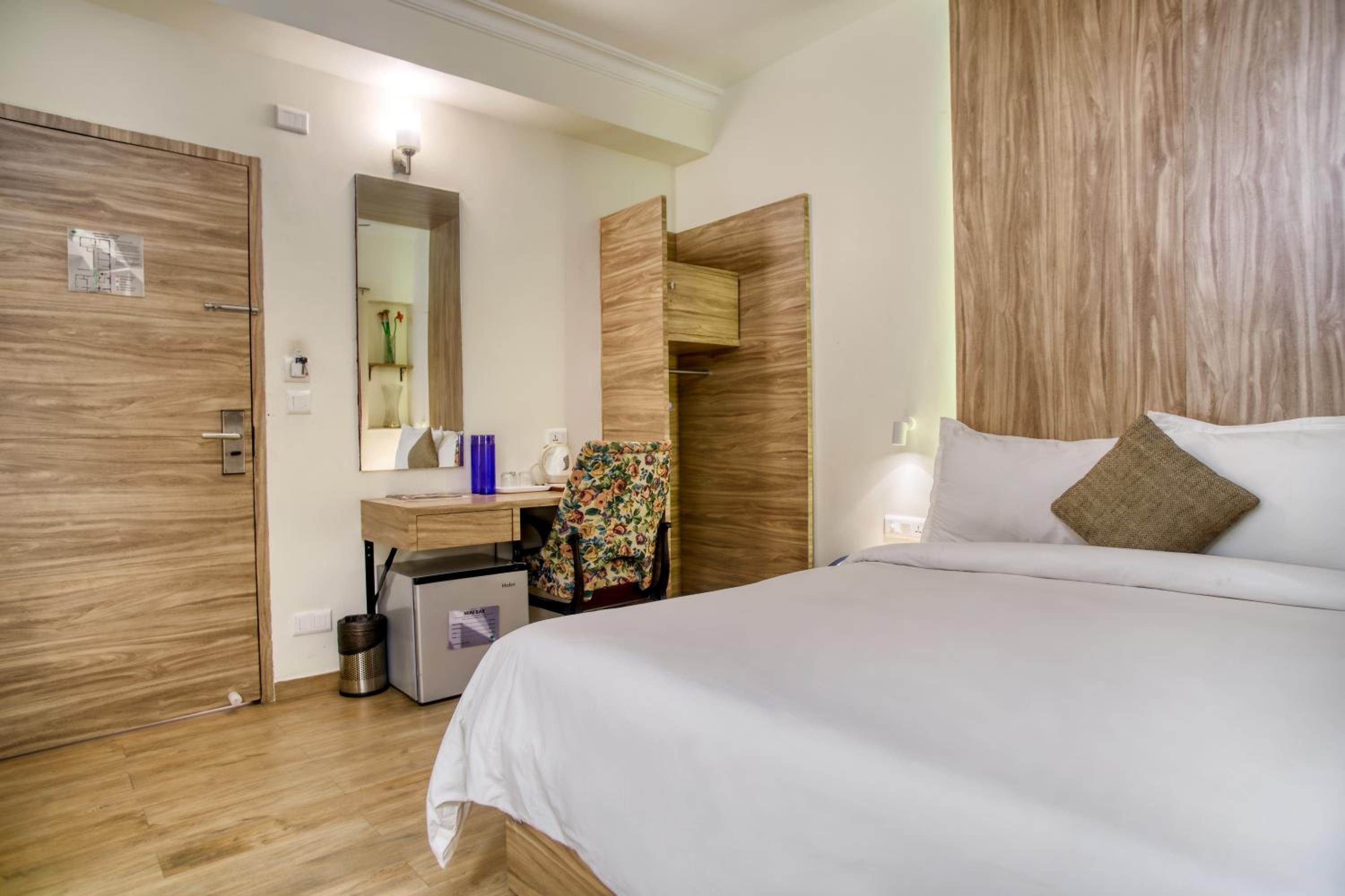 Emerald Room (Separate Building) - Photo 9