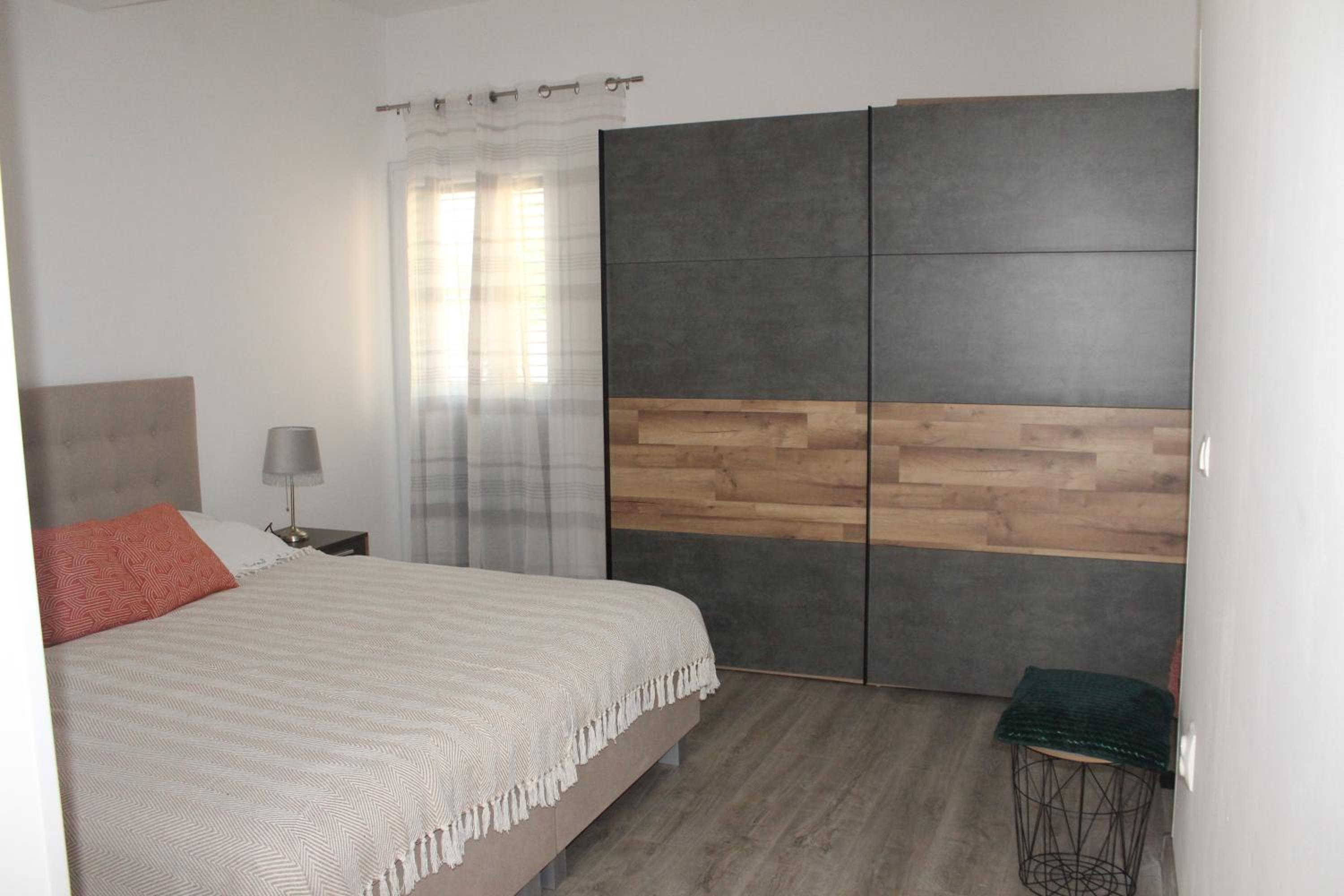 One-Bedroom Apartment - Photo 7