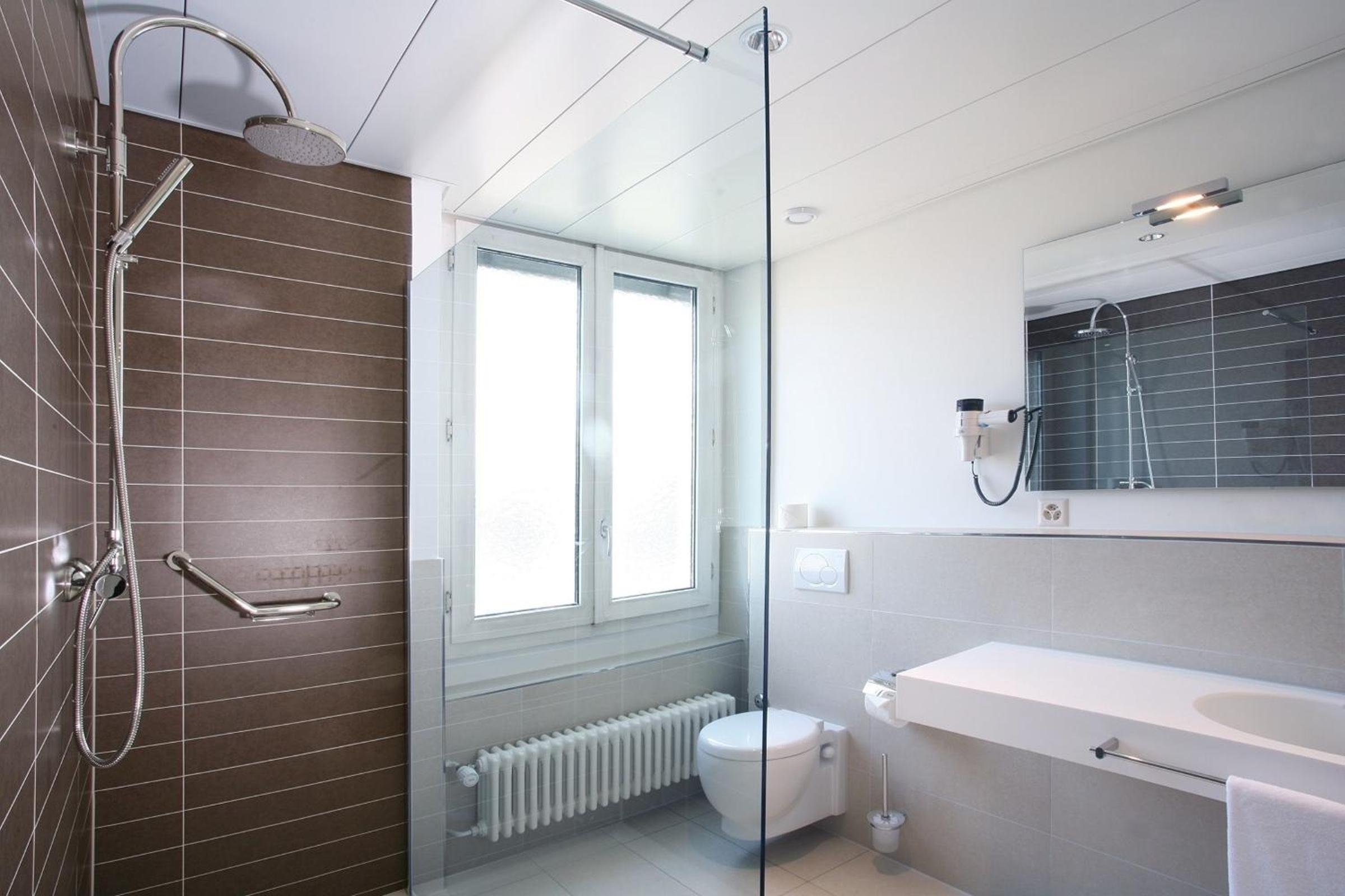 Single Room with Balcony thumbnail 5