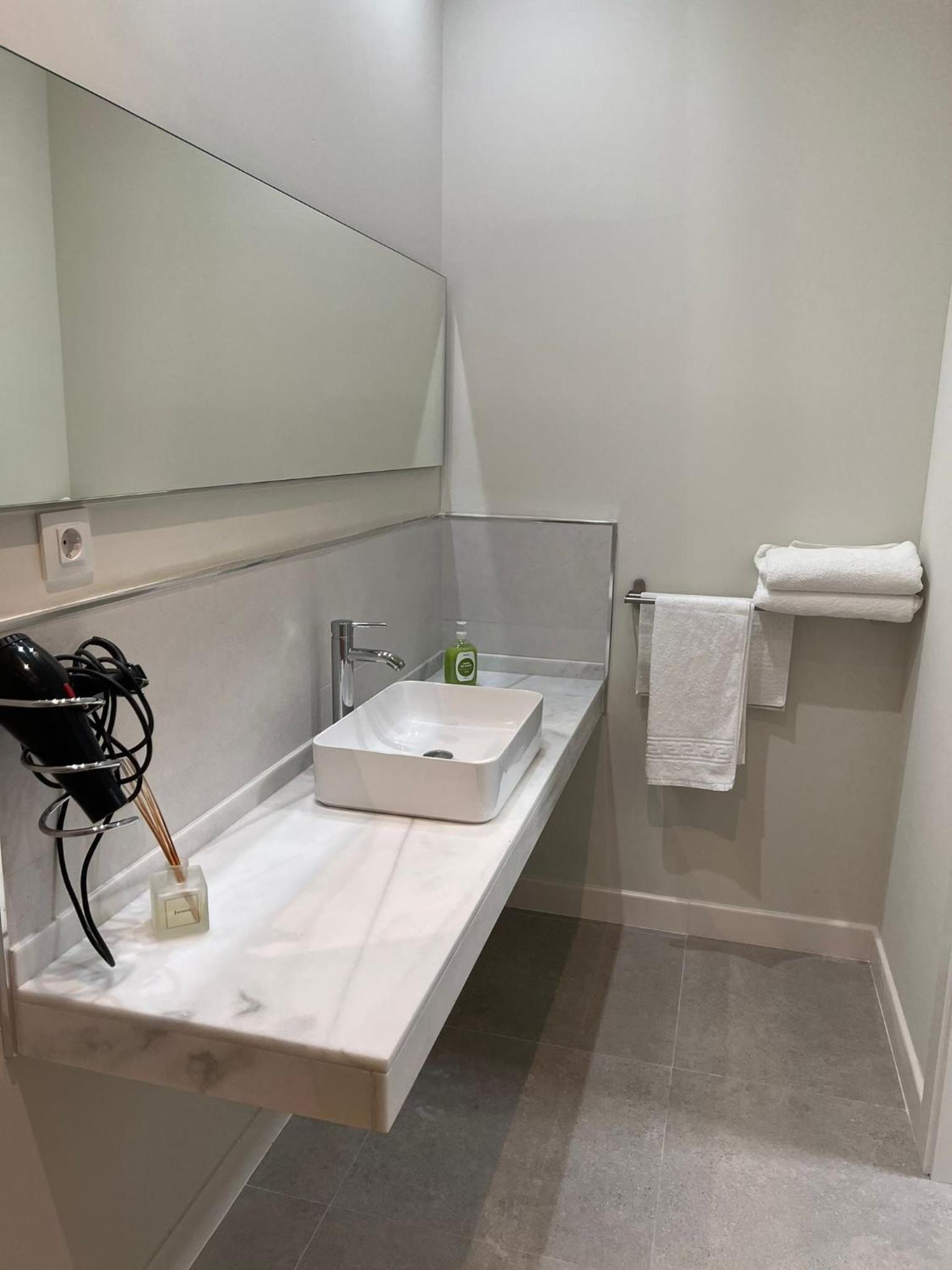 One-Bedroom Apartment - Photo 11
