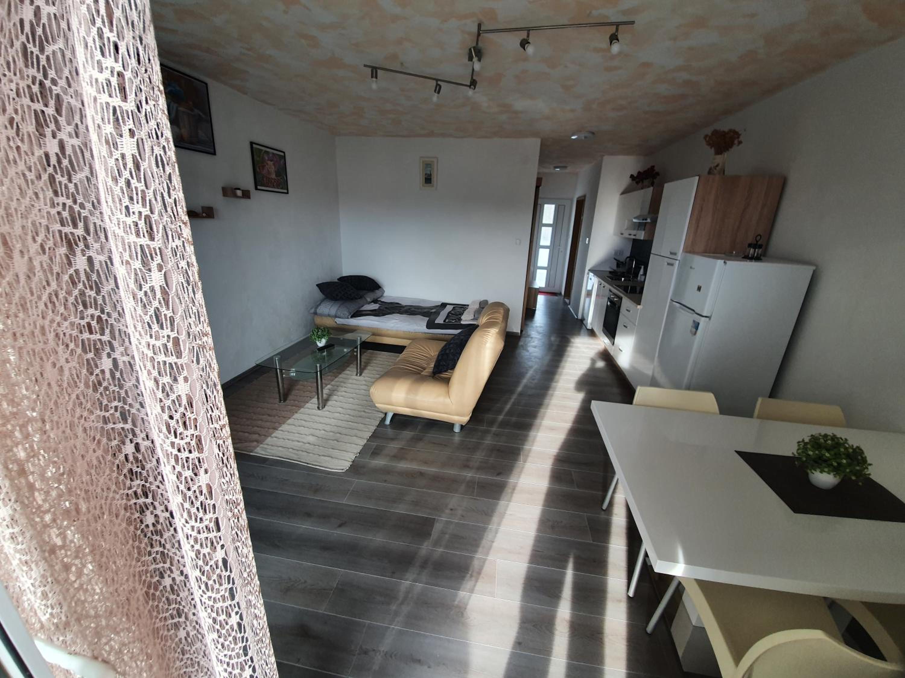 One-Bedroom Apartment - Photo 5