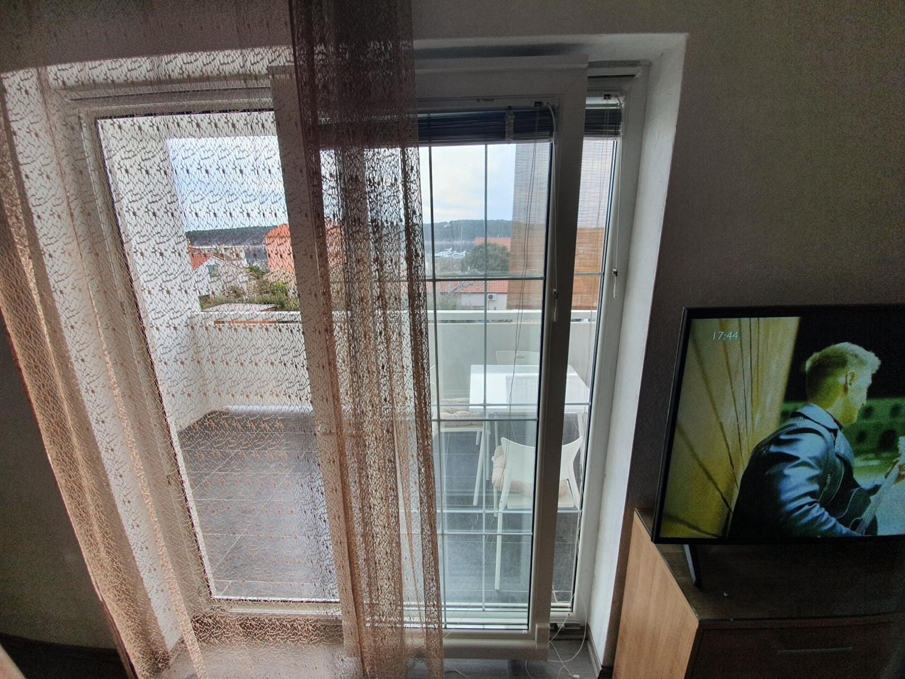 One-Bedroom Apartment - Photo 3
