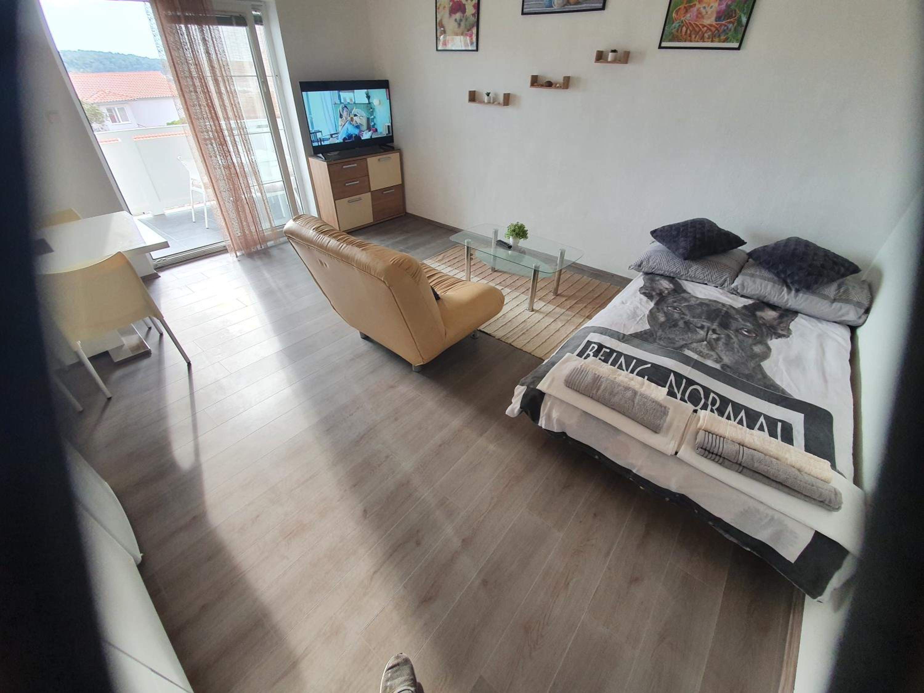 One-Bedroom Apartment - Photo 1