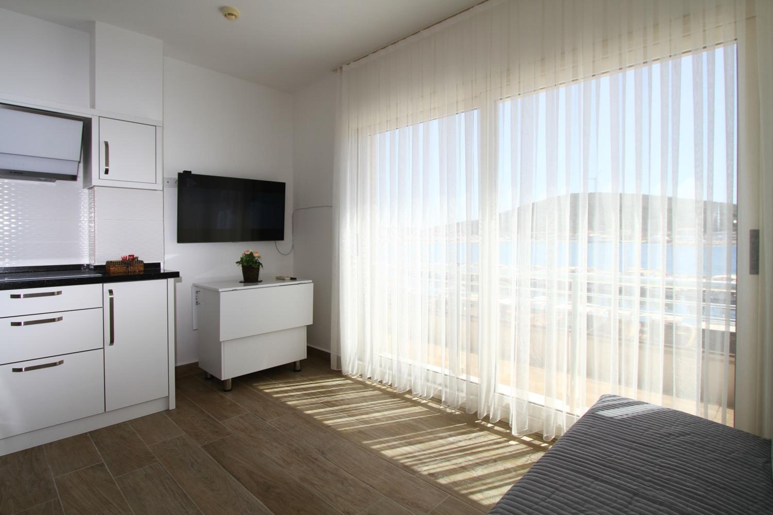 Estudio con vista al mar