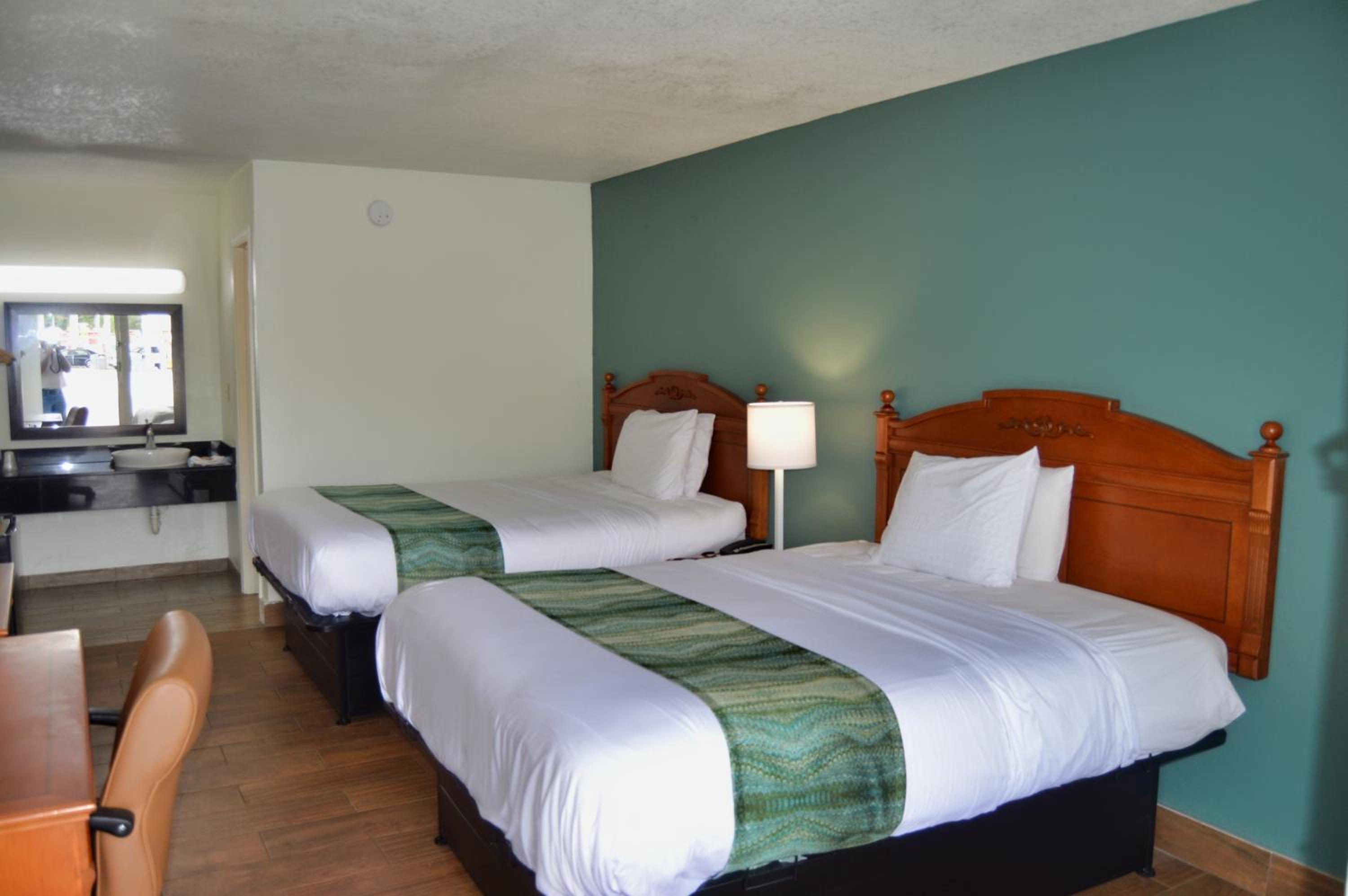2 Queen Beds Non Smoking - Photo 2