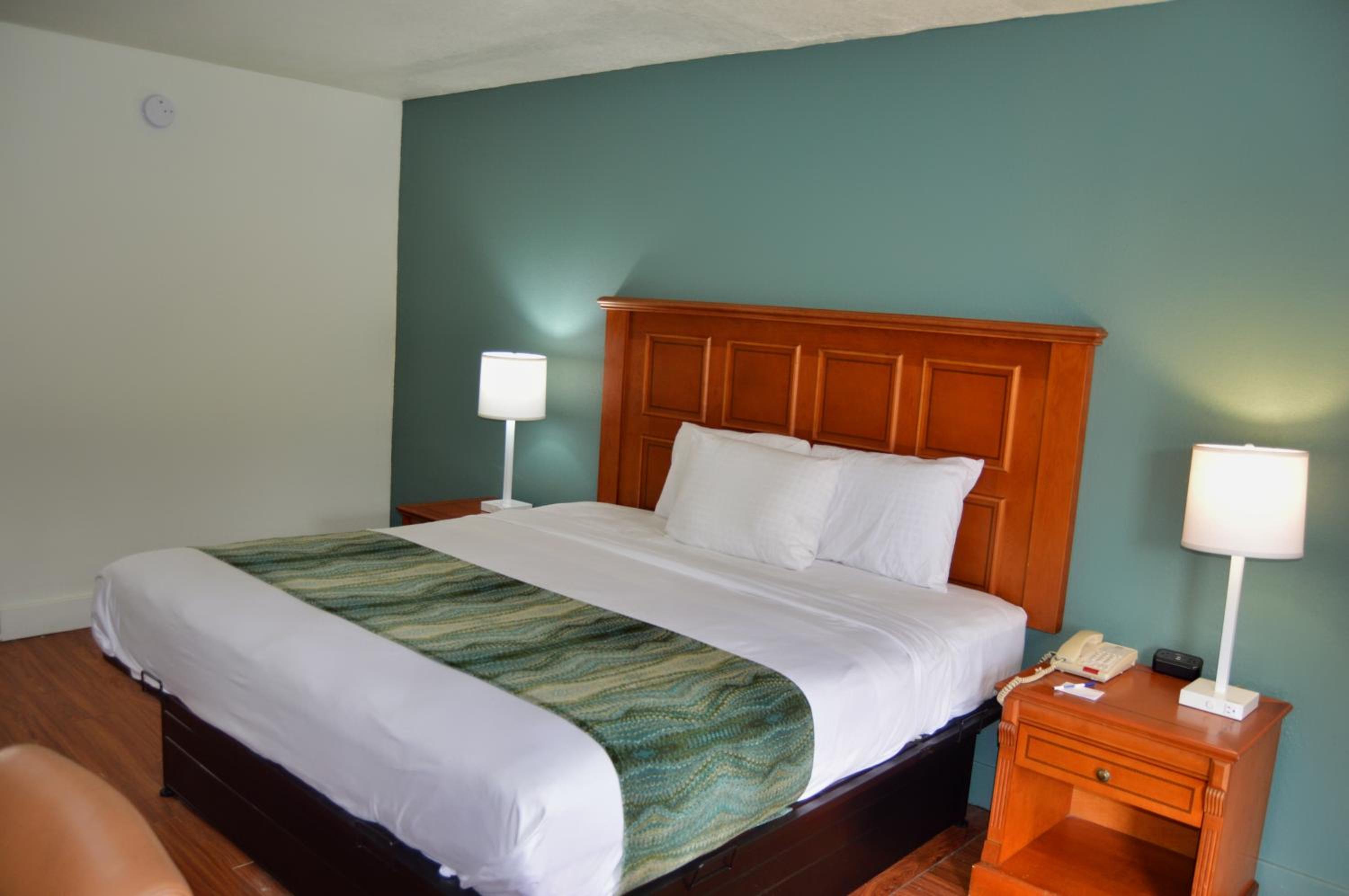 1 Queen Bed Accessible Non Smoking - Photo 12