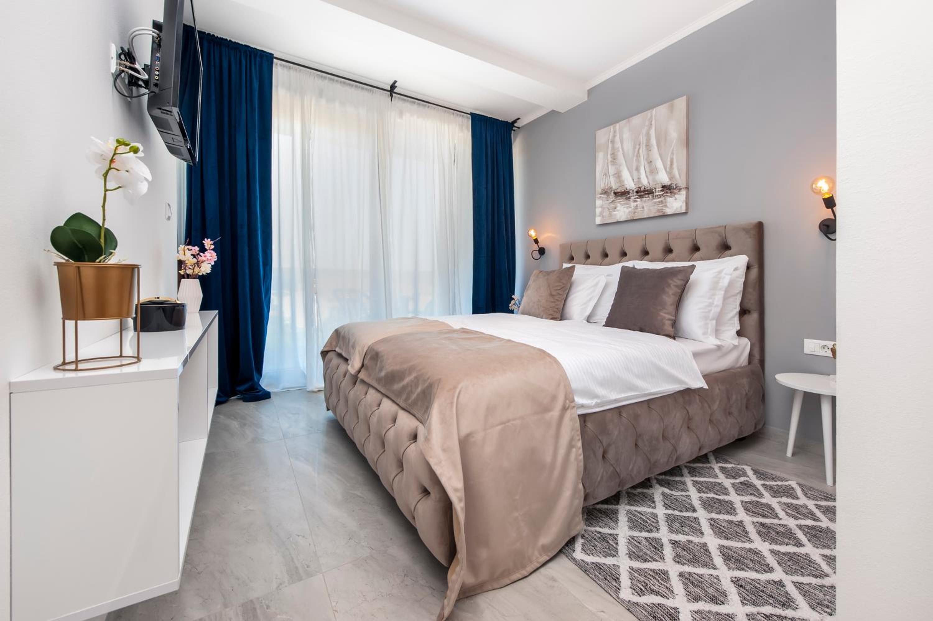 Deluxe Double Room with Balcony and Sea View - Photo 9