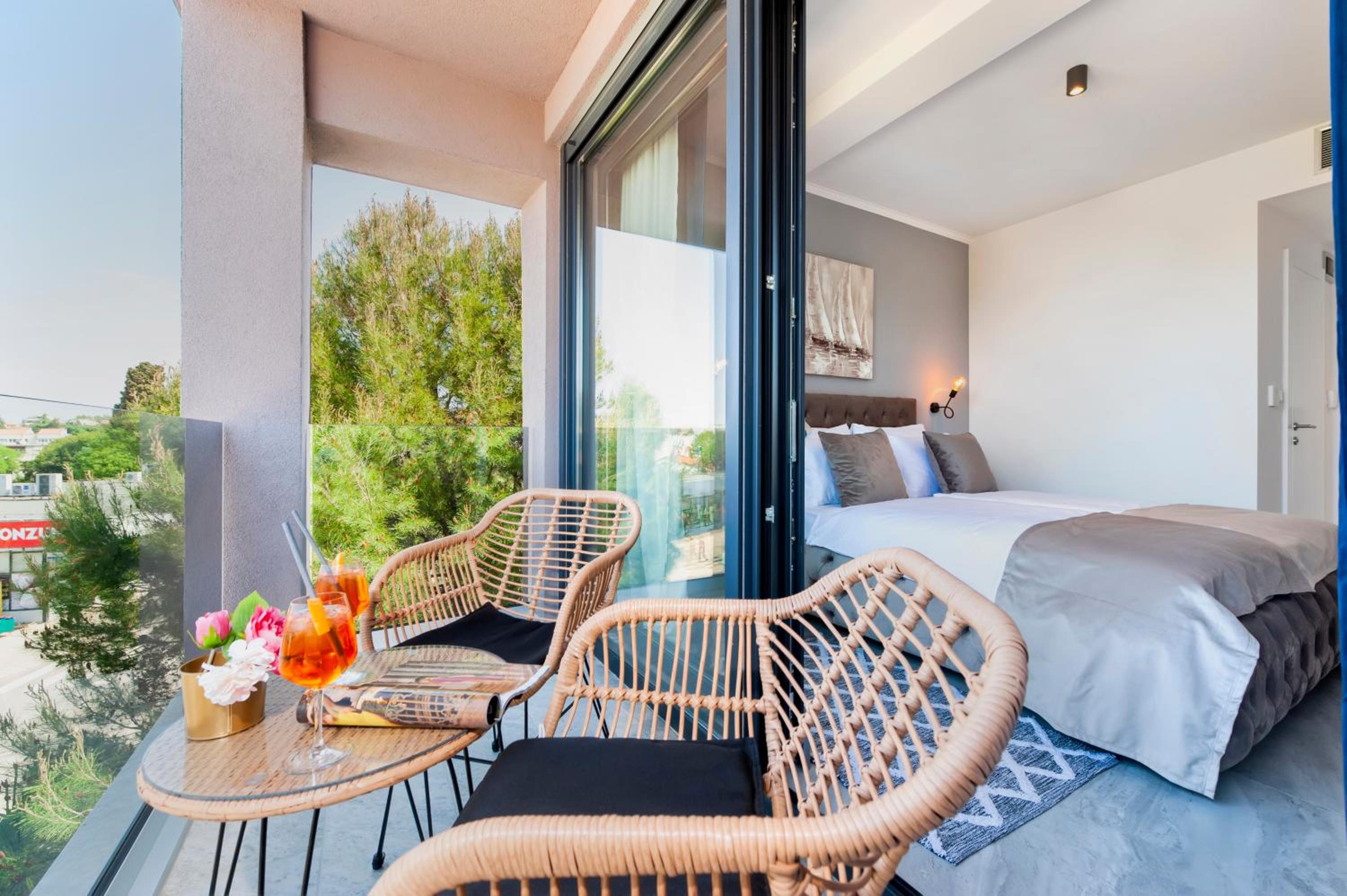 Deluxe Double Room with Balcony and Sea View - Photo 2