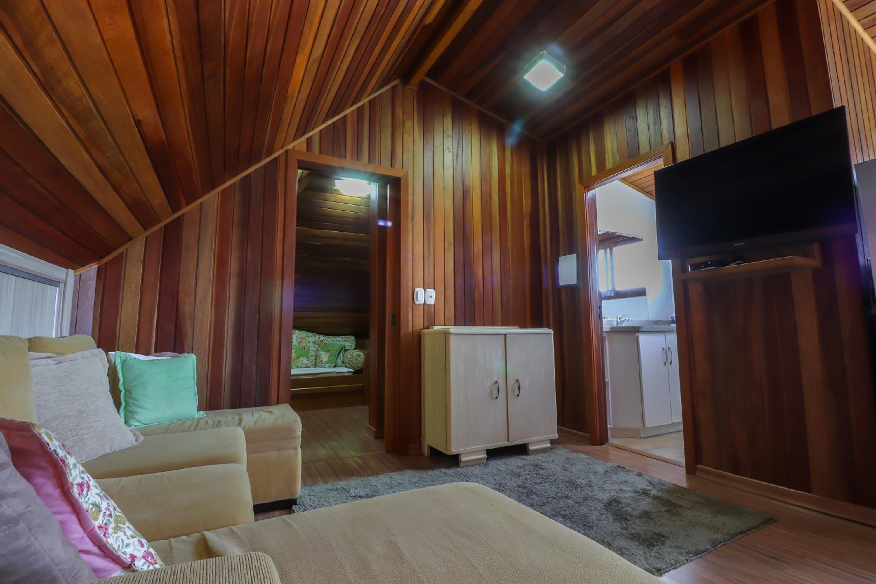 Superior Family Room photo 3