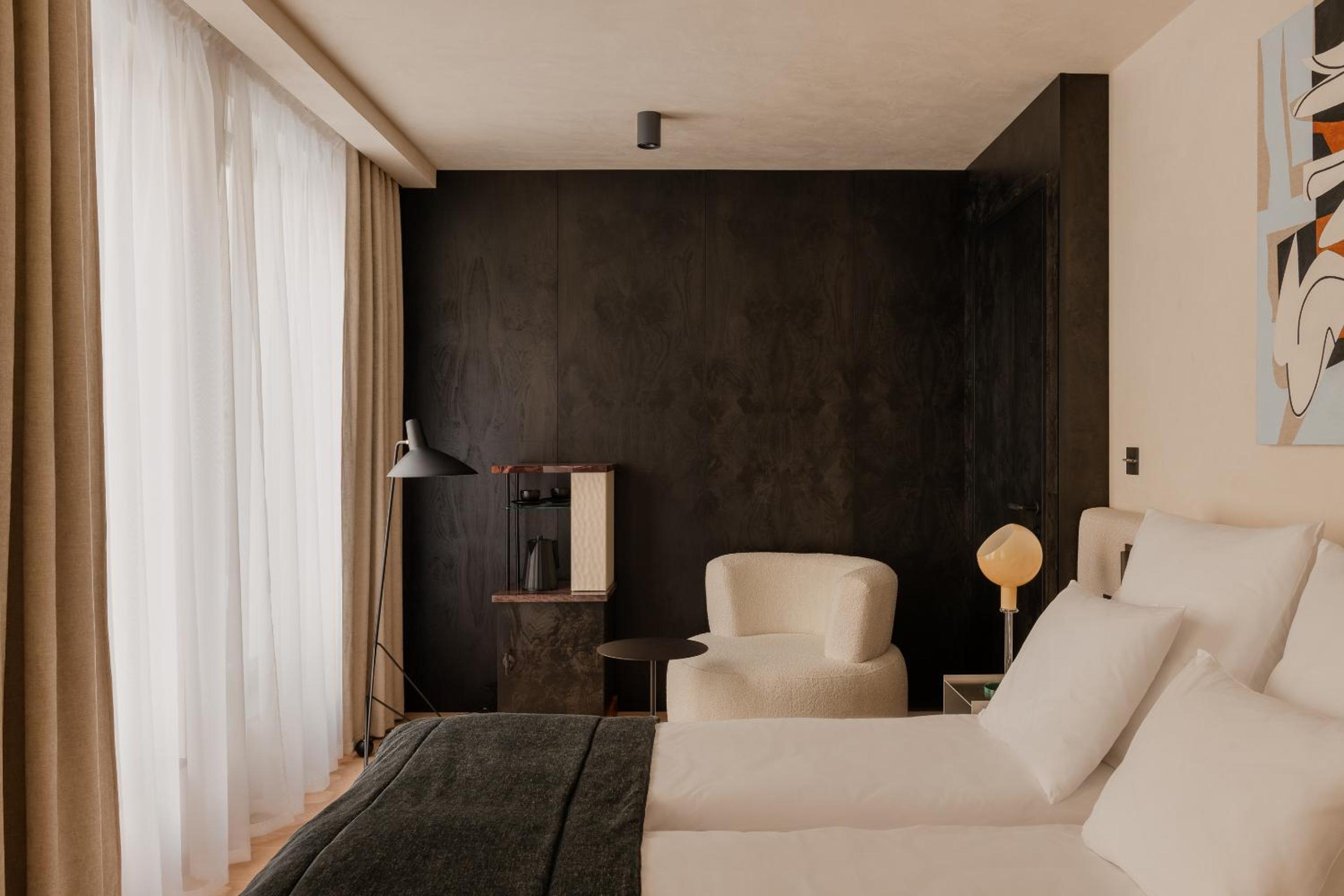 Deluxe Double or Twin Room with Balcony - Photo 3