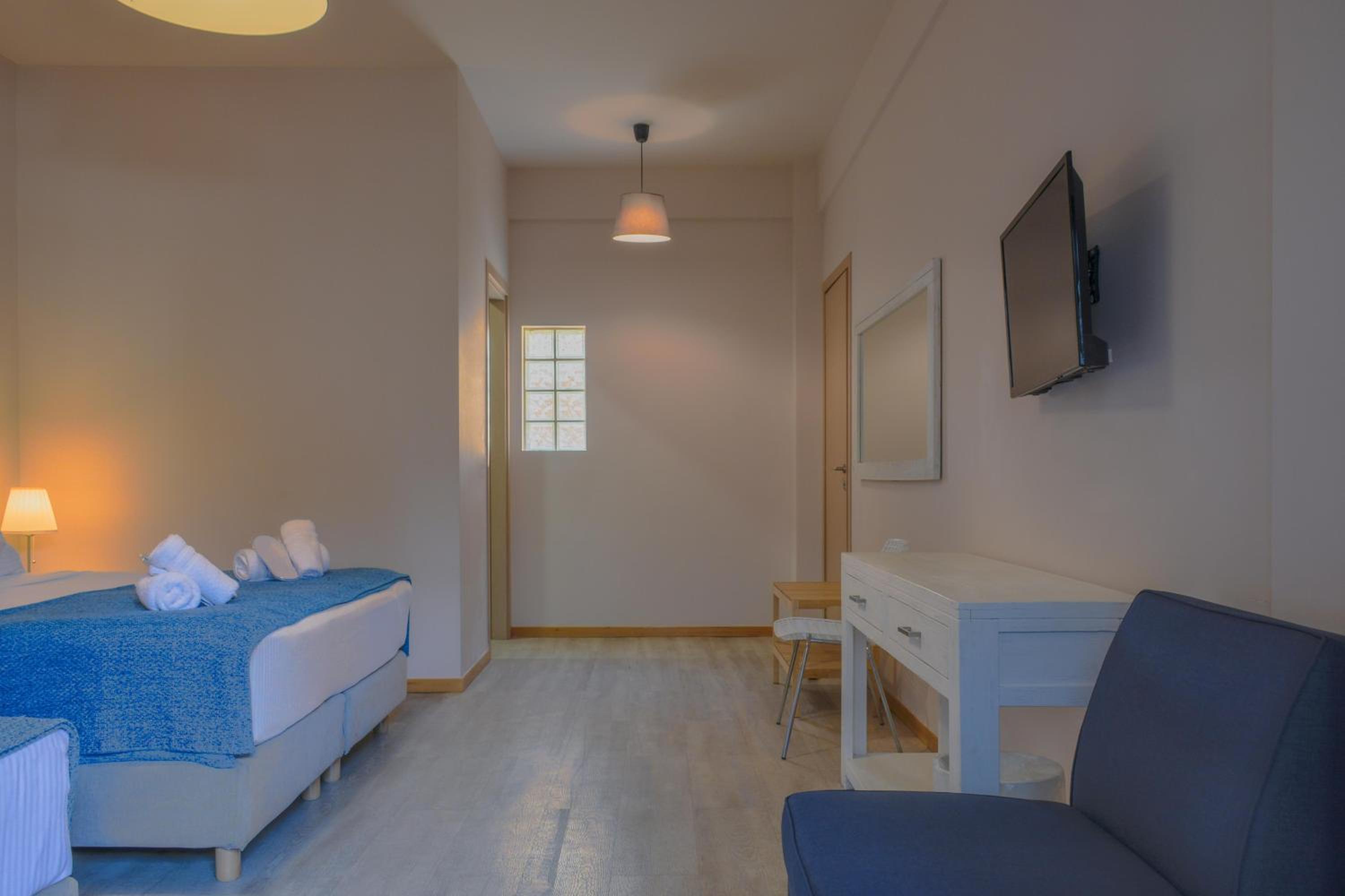 Superior Triple Room with Partial Meteora View - Photo 2