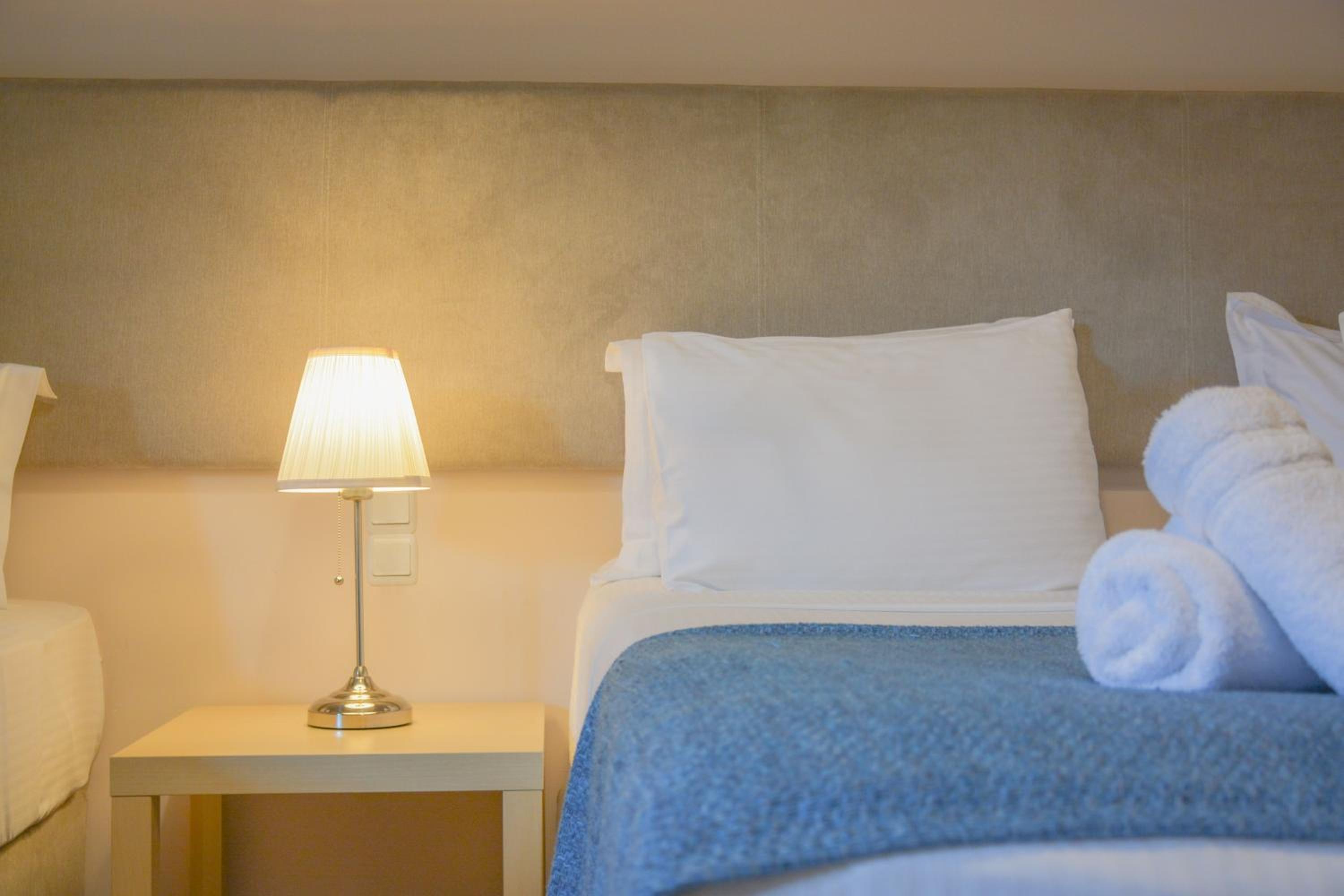 Superior Triple Room with Partial Meteora View - Photo 3