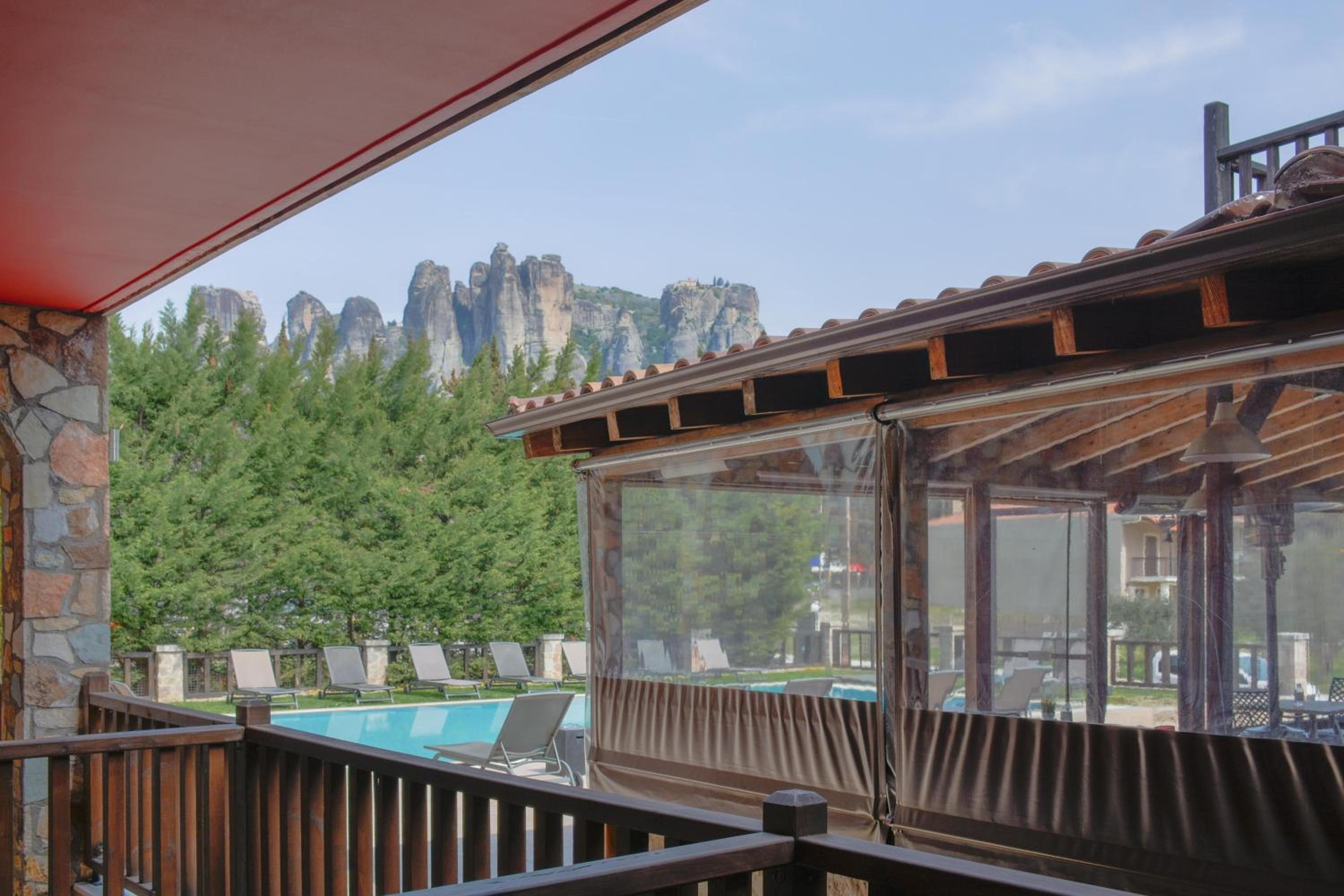 Superior Triple Room with Partial Meteora View - Photo 5