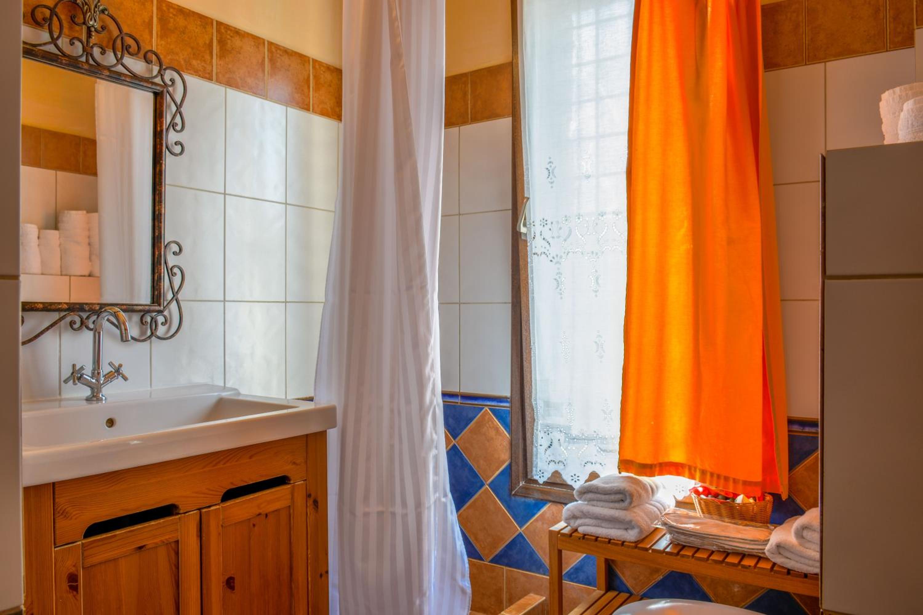Triple Room with Partial Meteora View - Photo 5