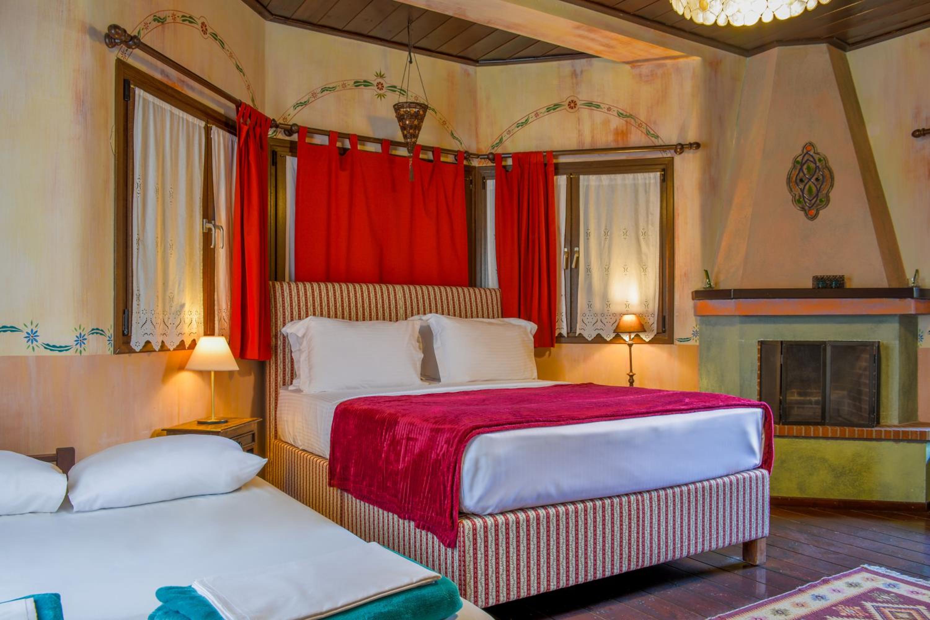Triple Room with Partial Meteora View - Photo 1