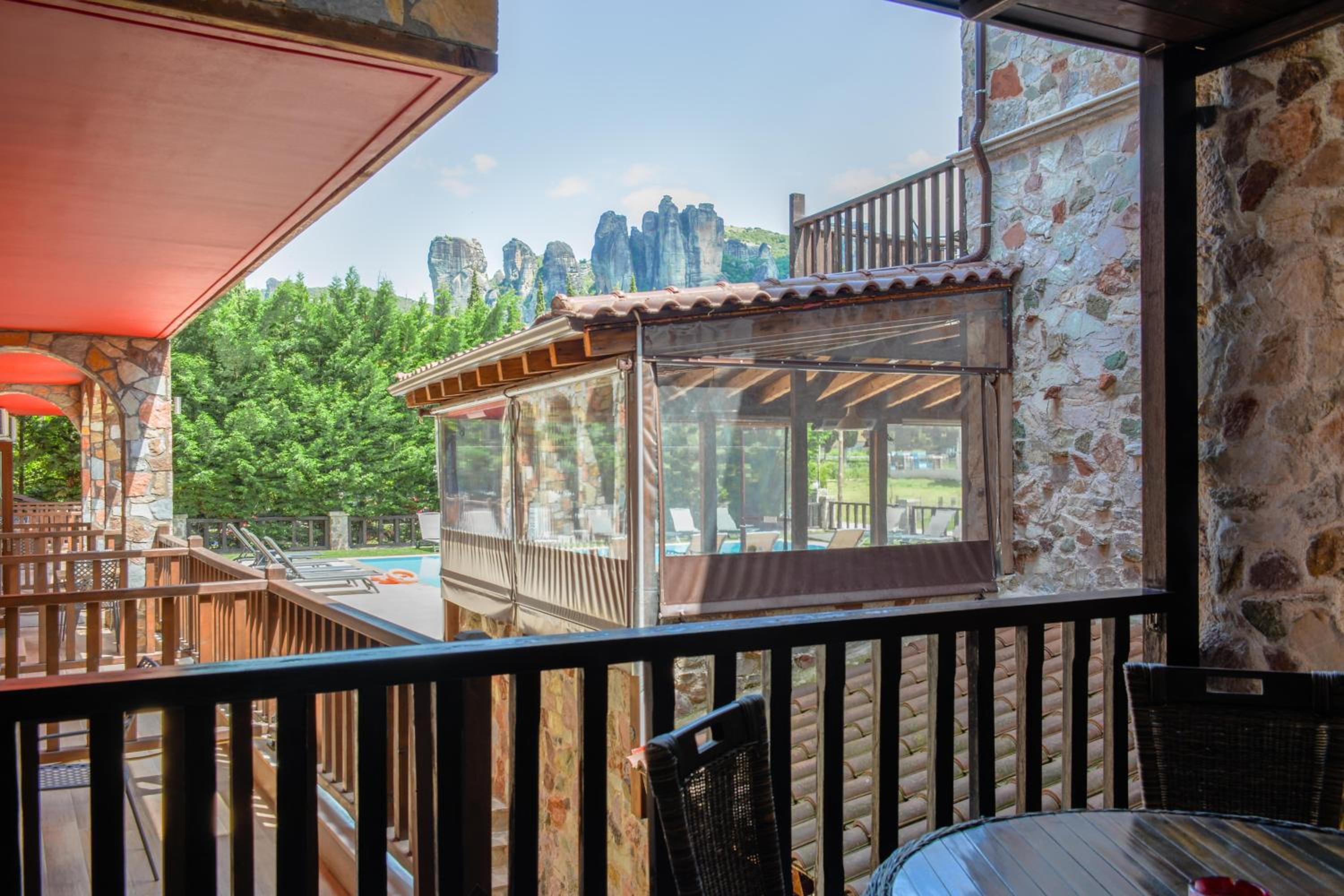 Triple Room with Partial Meteora View - Photo 6