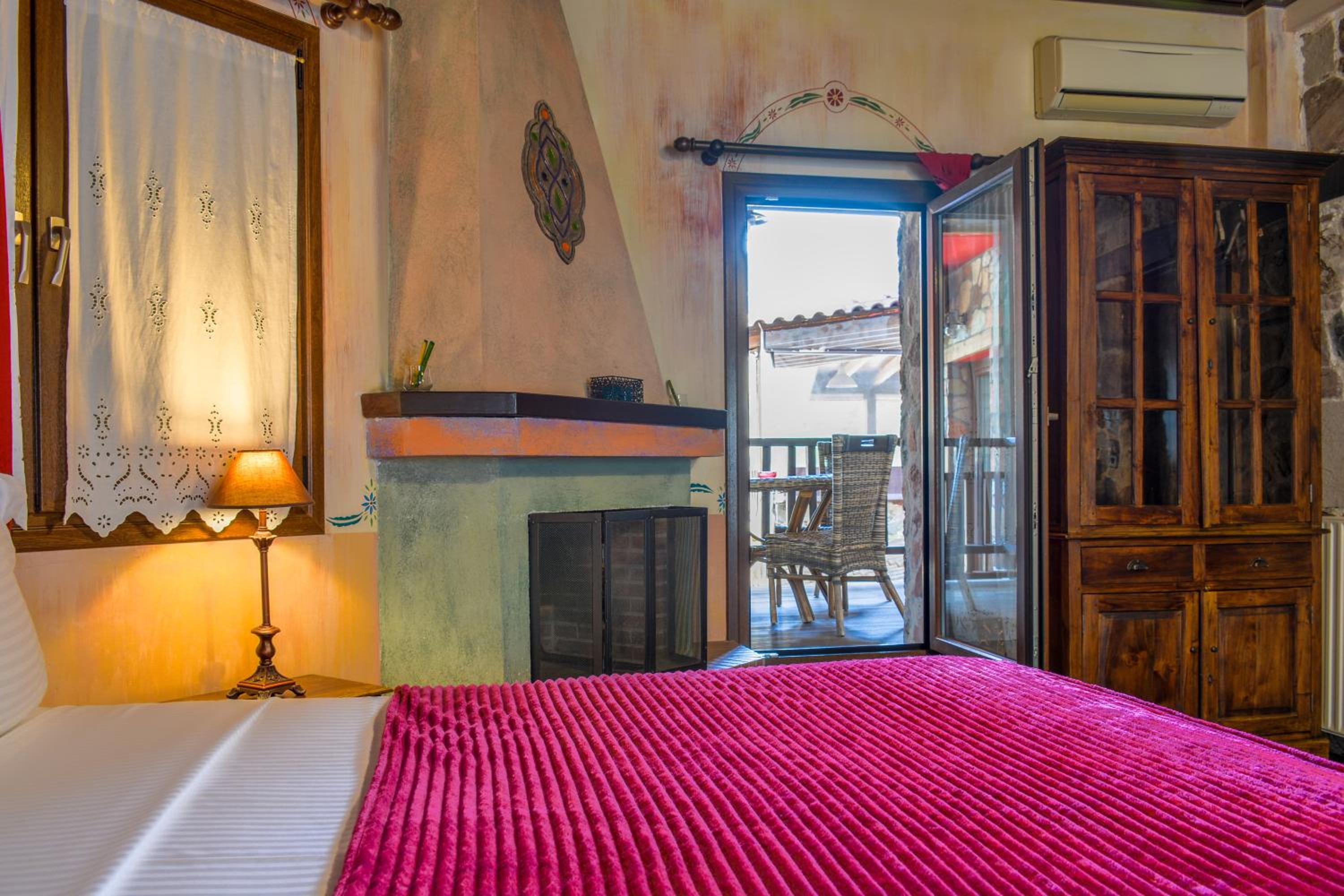 Triple Room with Partial Meteora View - Photo 4