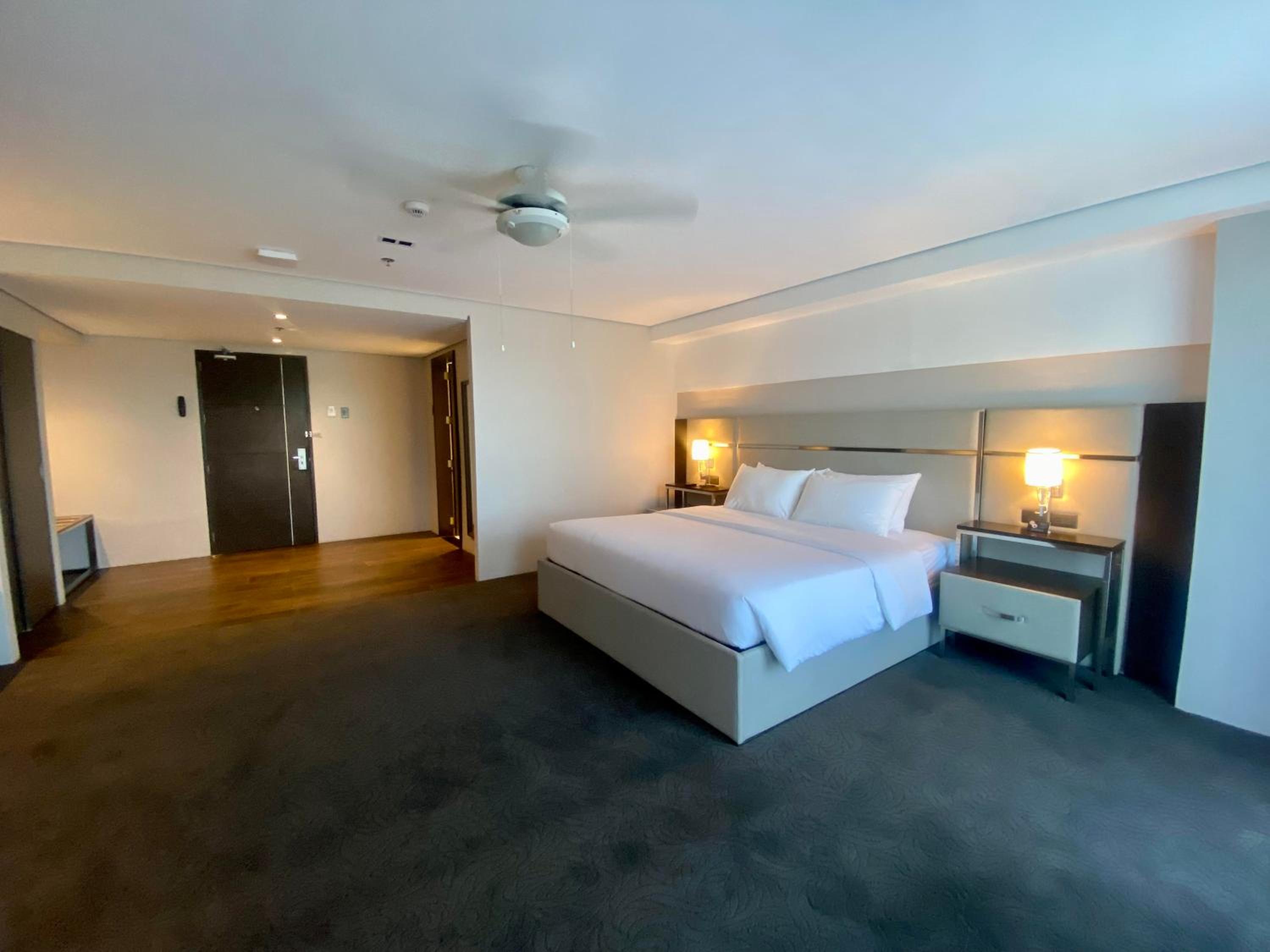 Premiere Room - Photo 8
