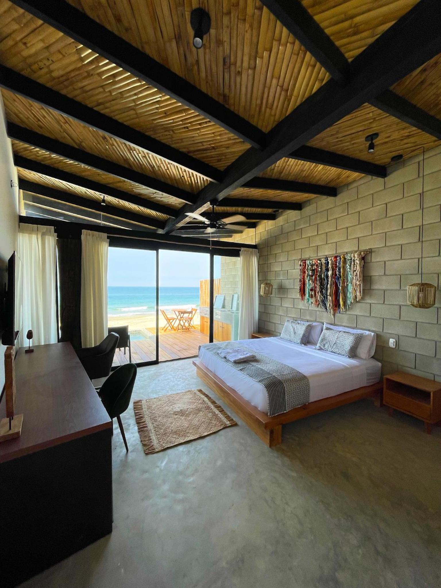 Villa - Beach Front photo 3