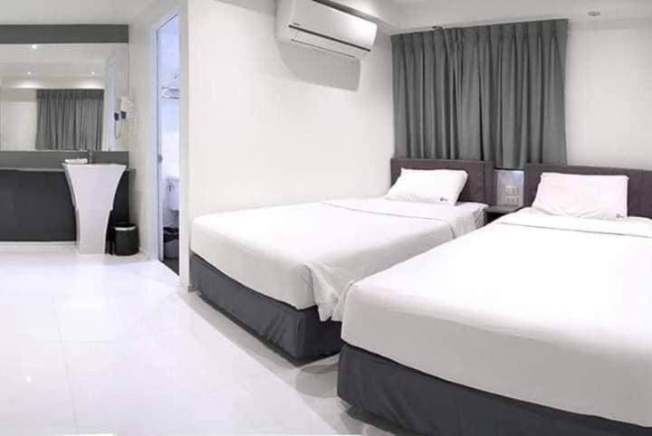 Standard Twin Room photo 2