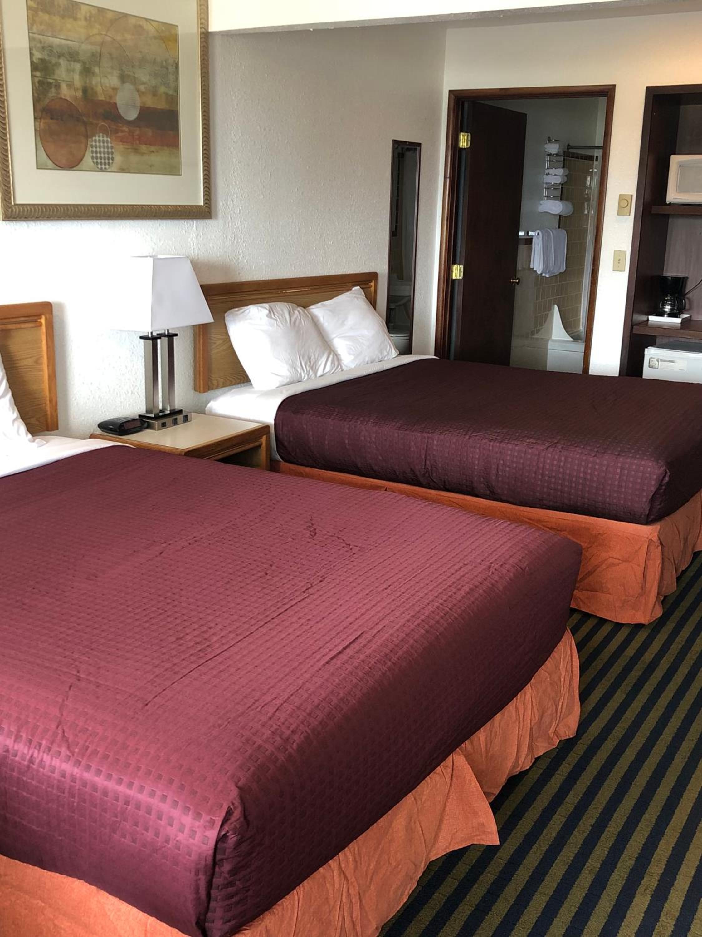 Queen Room with Two Queen Beds - Non-Smoking - Photo 1