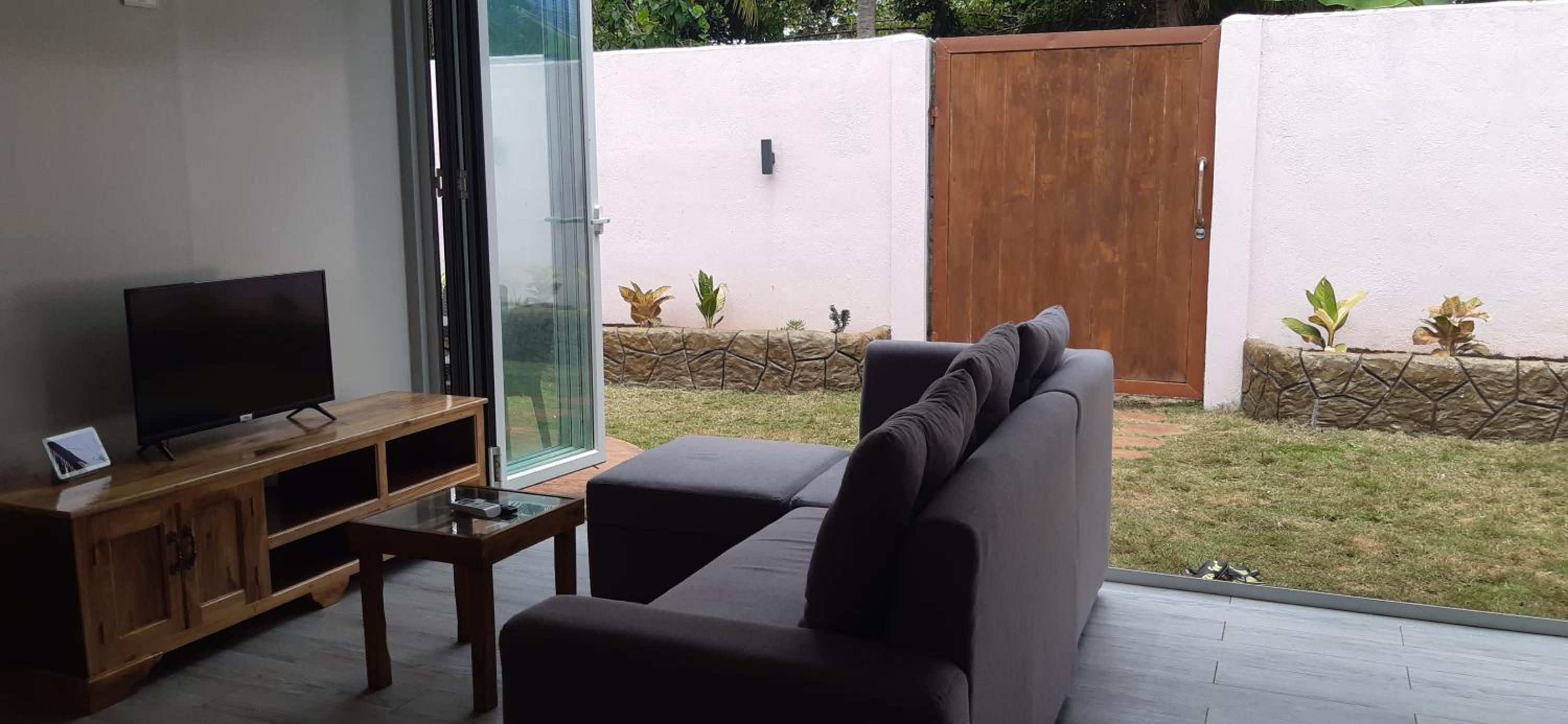 Two-Bedroom House - Photo 2